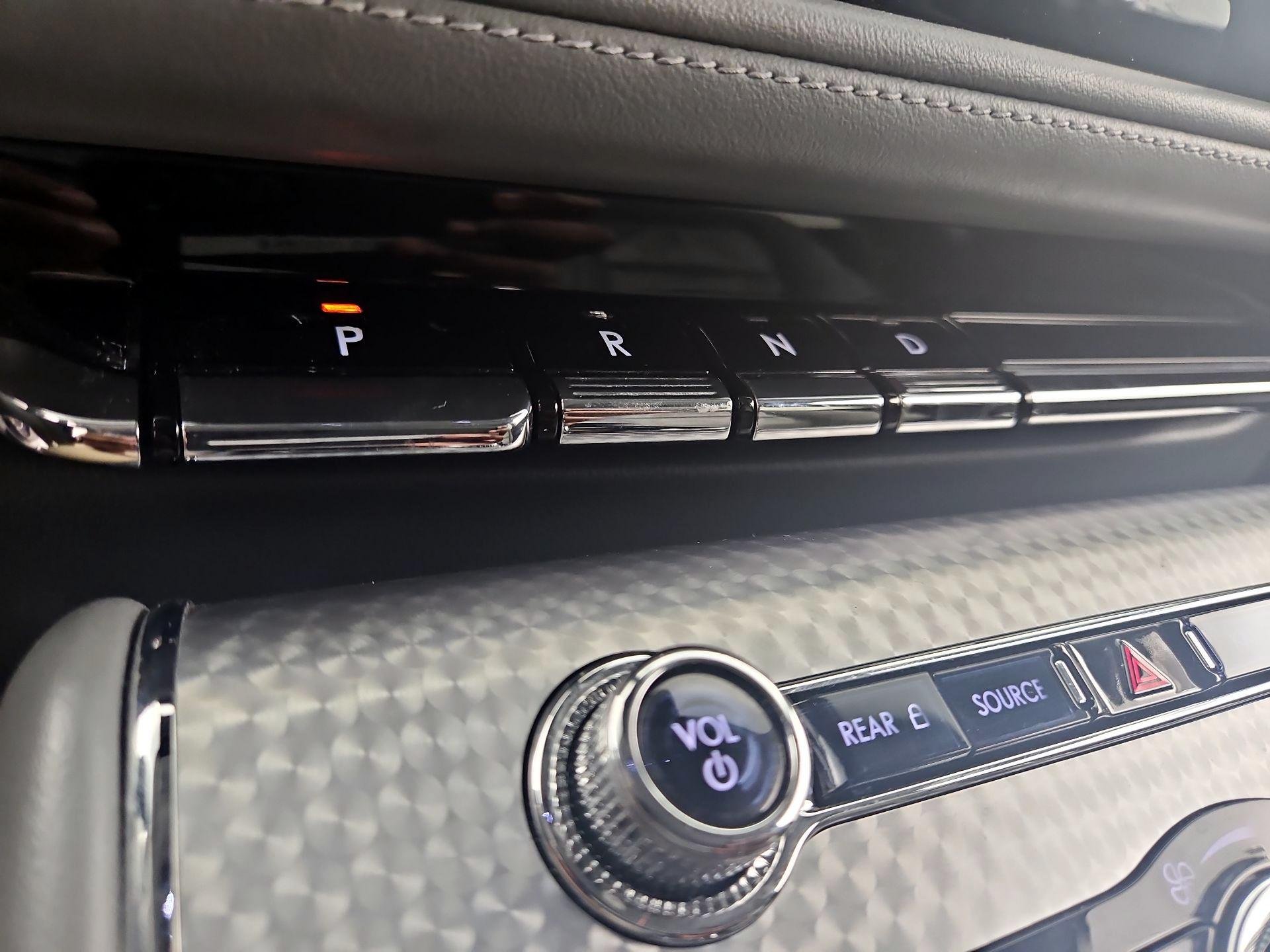 Thumbnail: 2020 Lincoln Aviator - 16