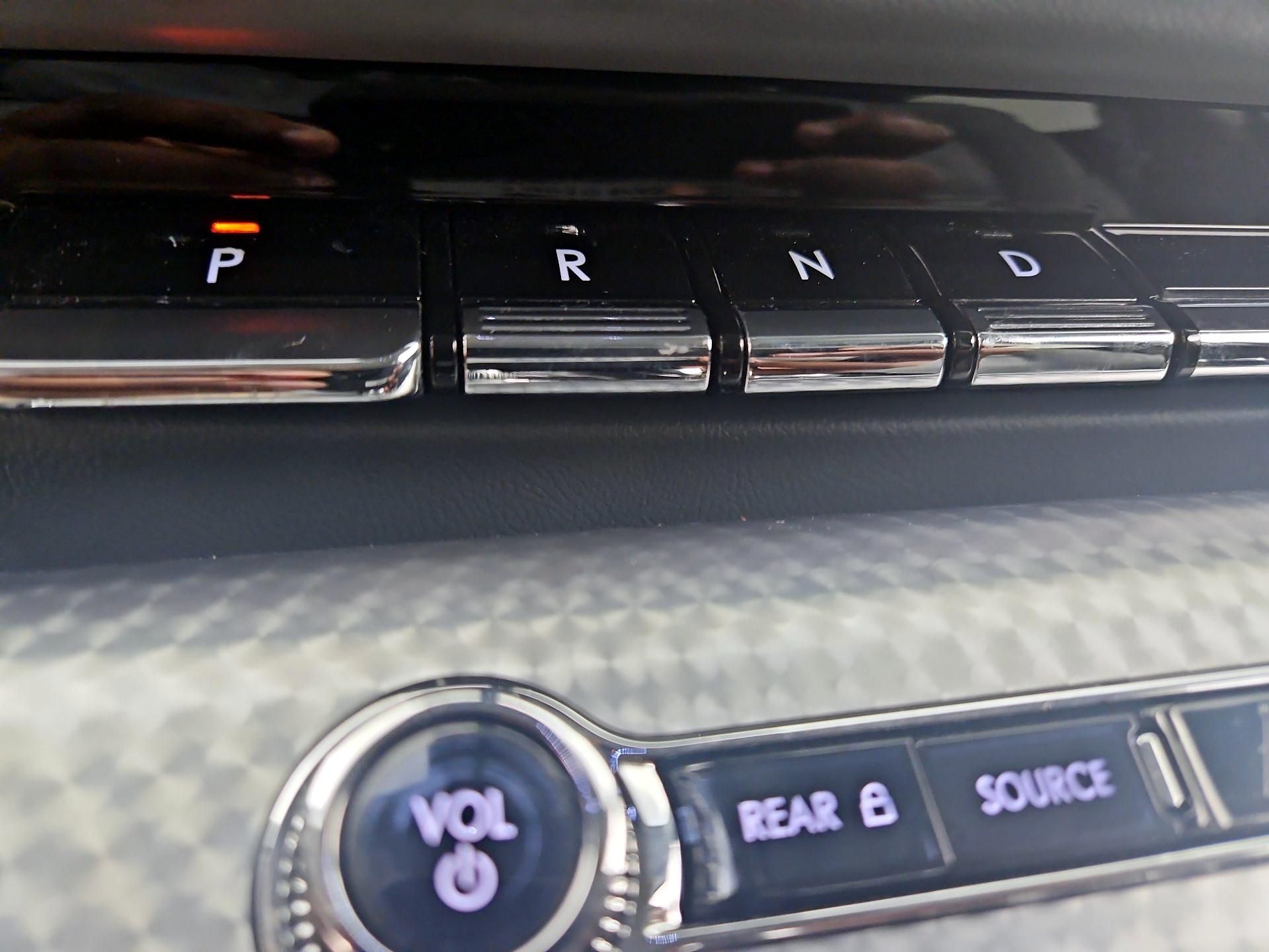 Thumbnail: 2020 Lincoln Aviator - 17