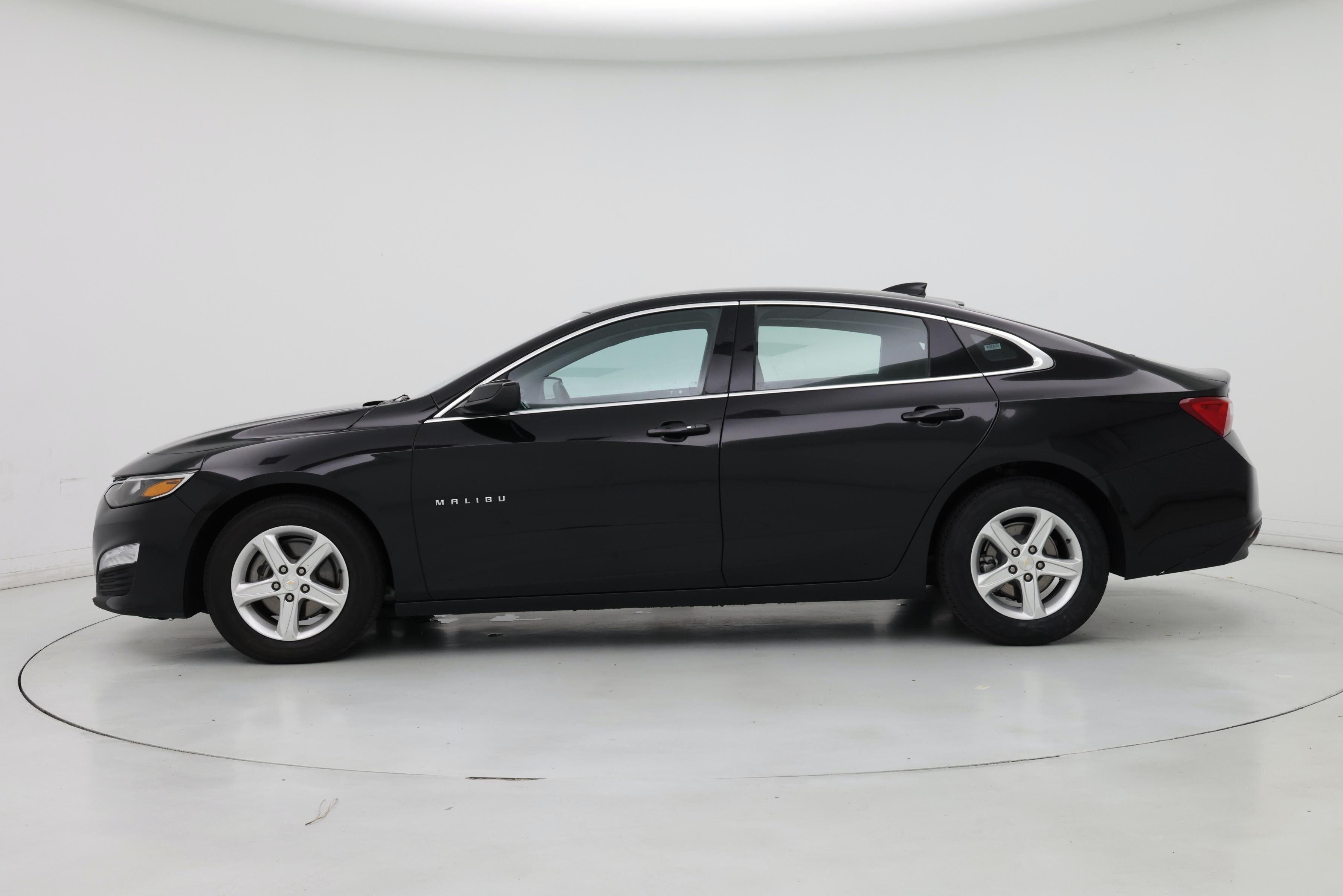 Thumbnail: 2023 Chevrolet Malibu - 3