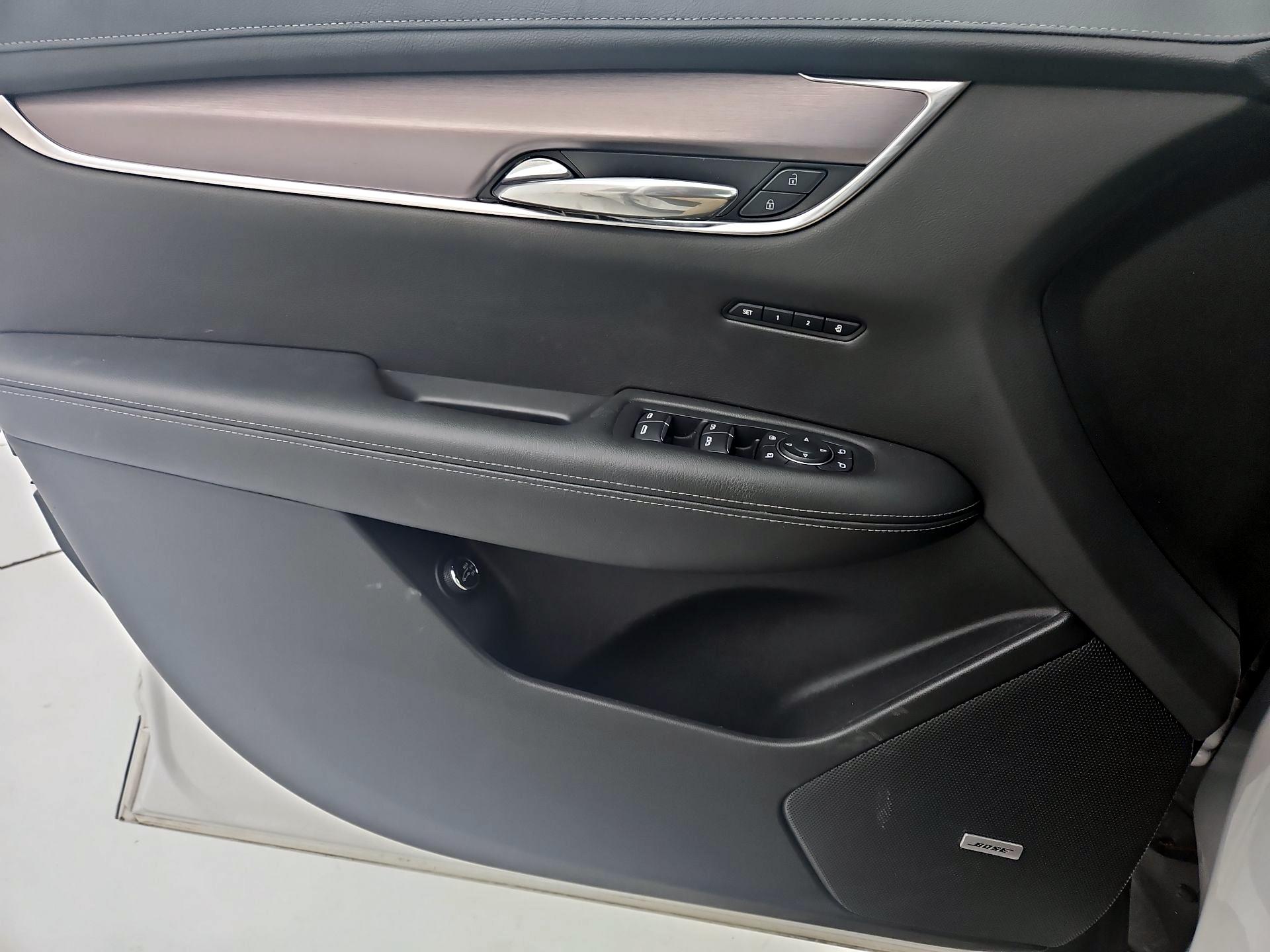 Thumbnail: 2022 Cadillac XT6 - 12