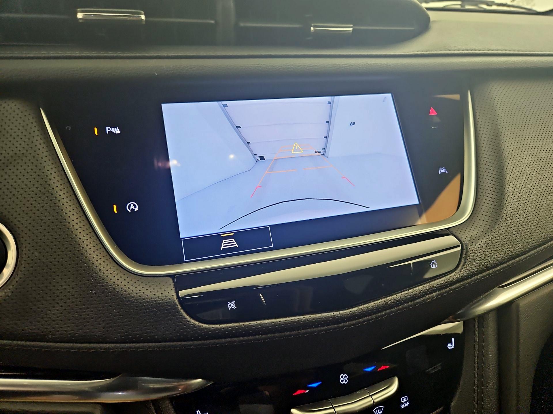 Thumbnail: 2022 Cadillac XT6 - 14