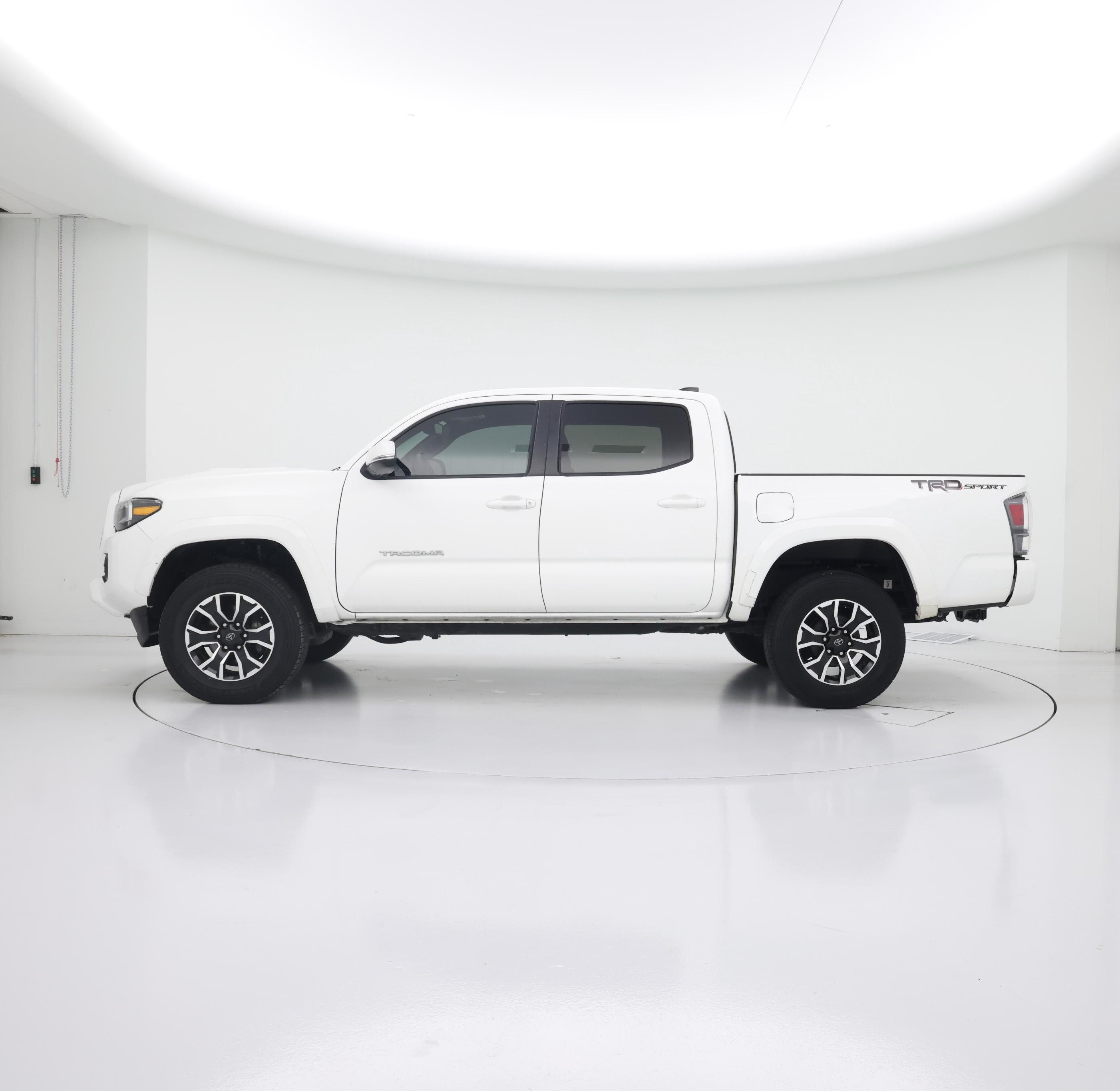 Thumbnail: 2021 Toyota Tacoma - 3