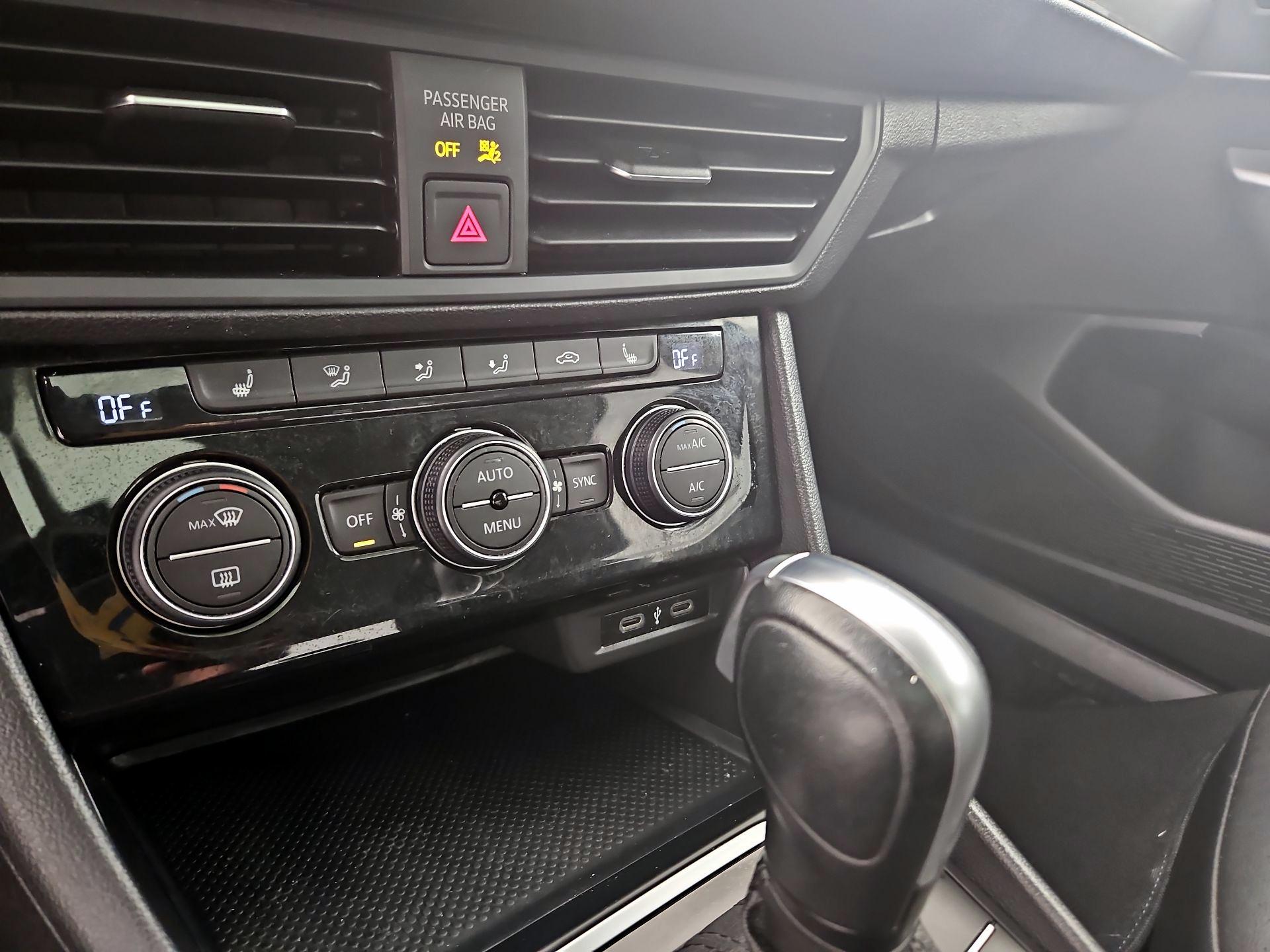 Thumbnail: 2020 Volkswagen Jetta - 16