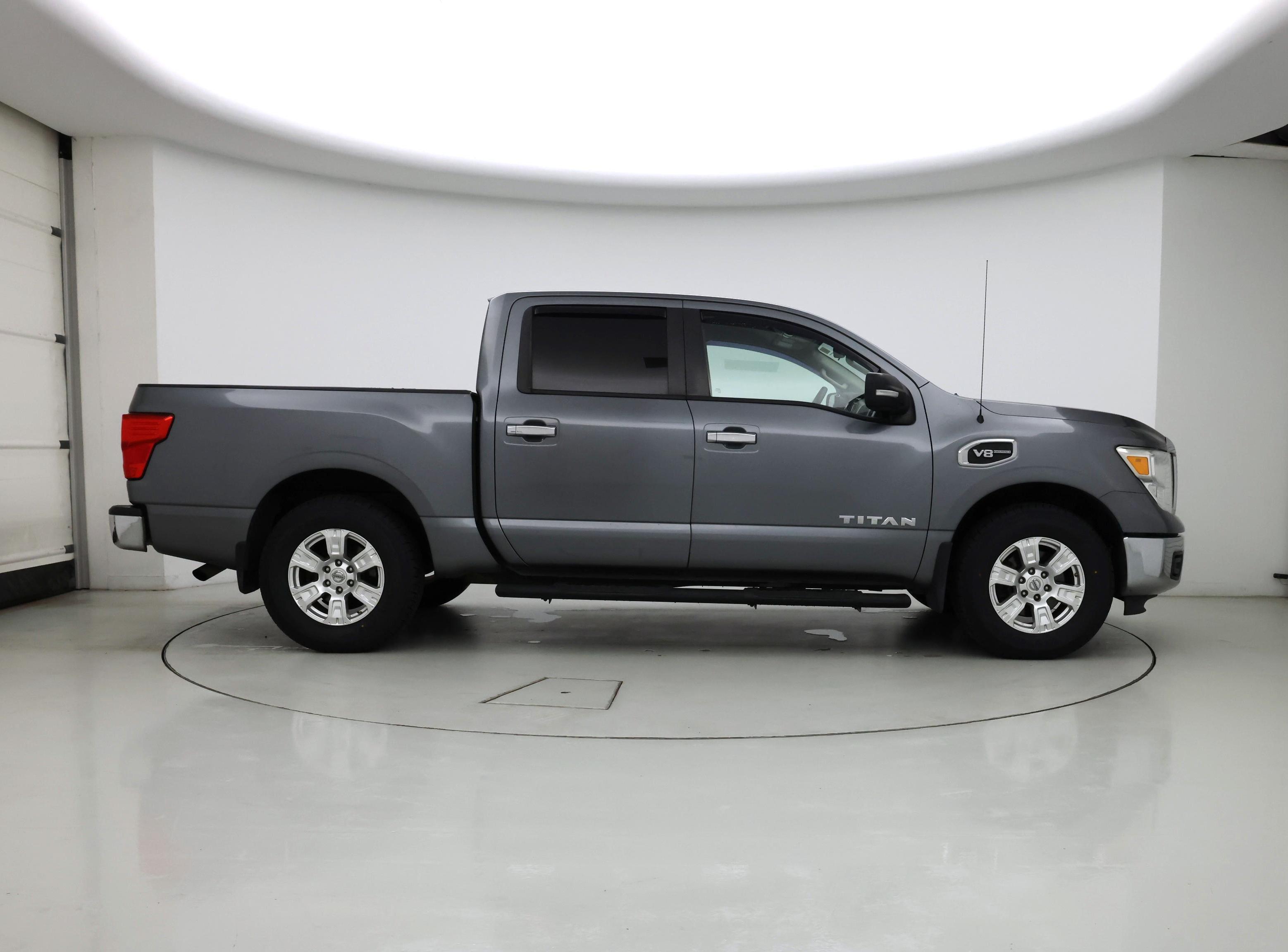 Thumbnail: 2017 Nissan Titan - 7