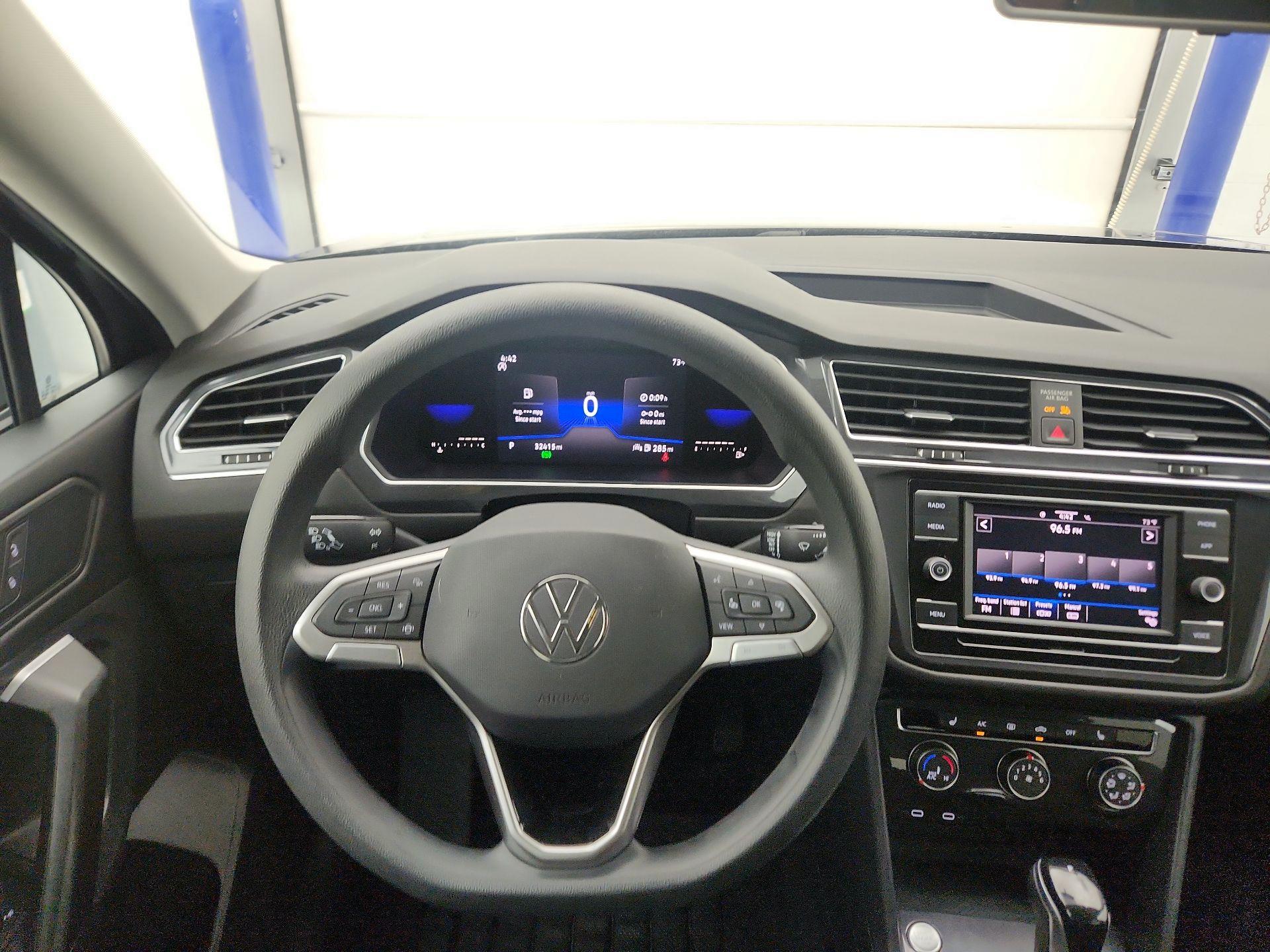 Thumbnail: 2022 Volkswagen Tiguan - 10