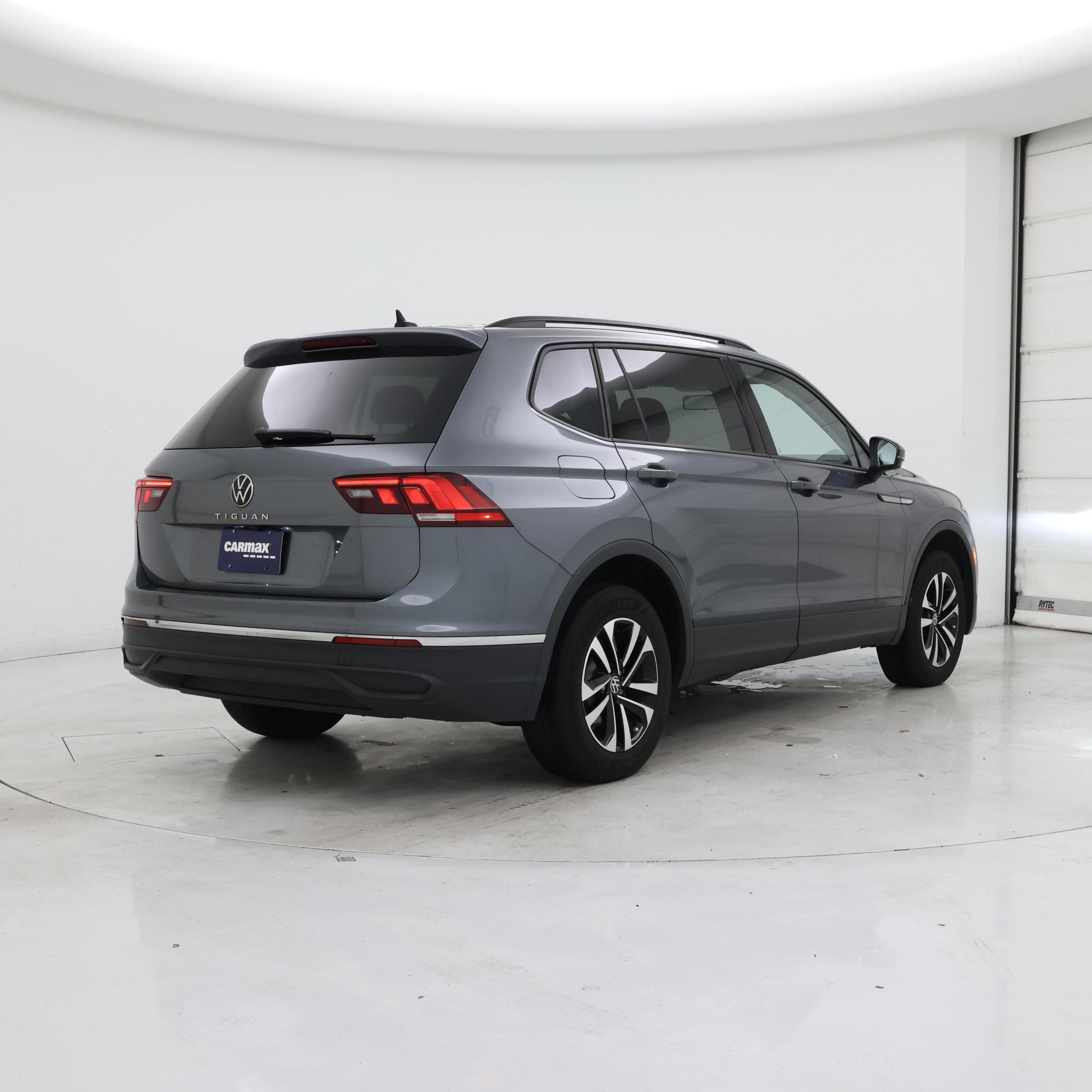 Thumbnail: 2022 Volkswagen Tiguan - 8