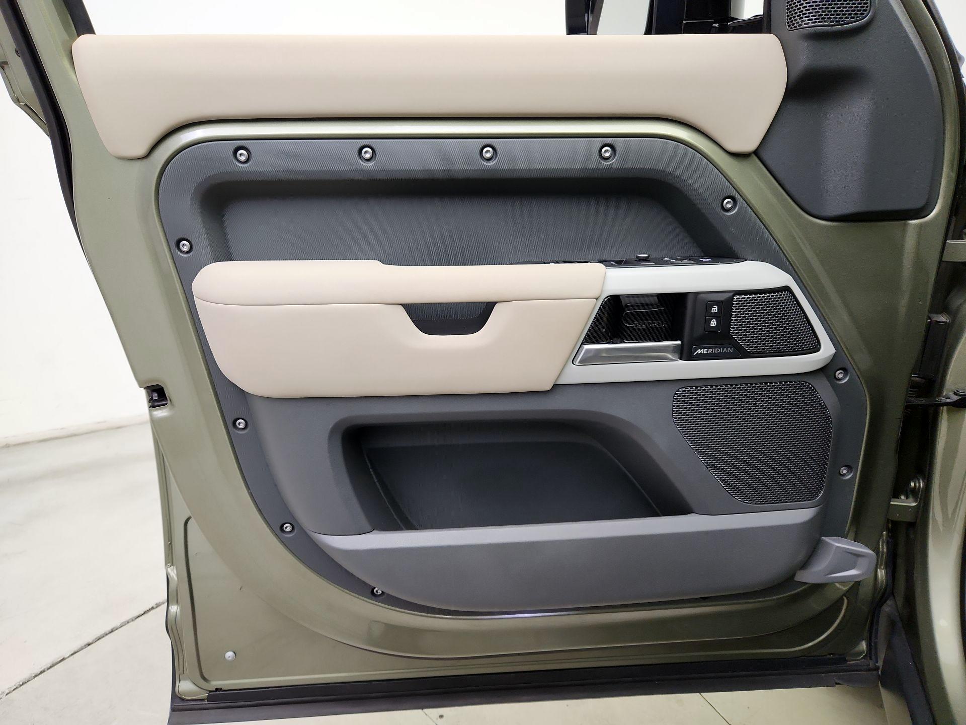 Thumbnail: 2020 Land Rover Defender - 12