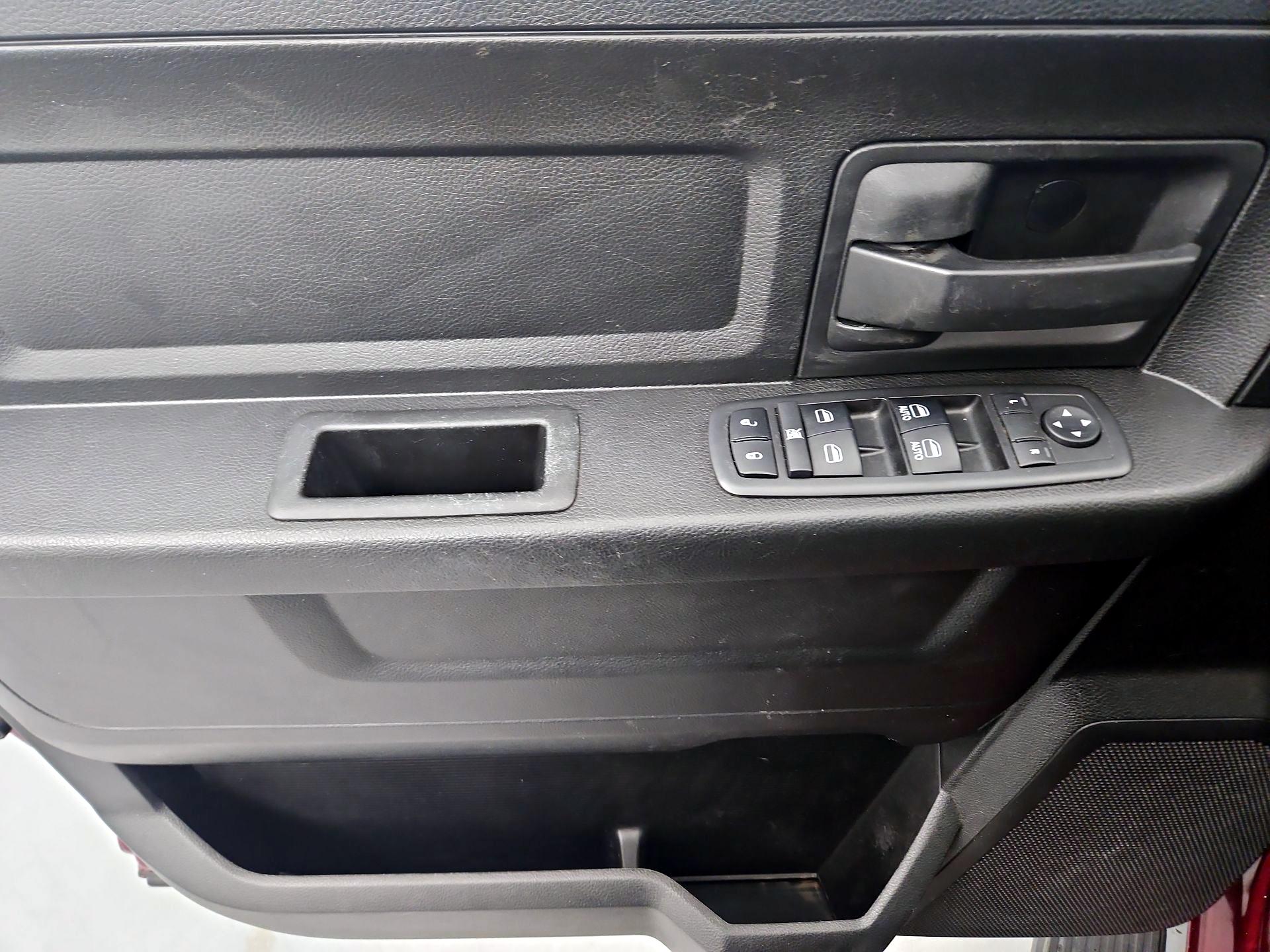 Thumbnail: 2019 RAM 1500 Classic - 12