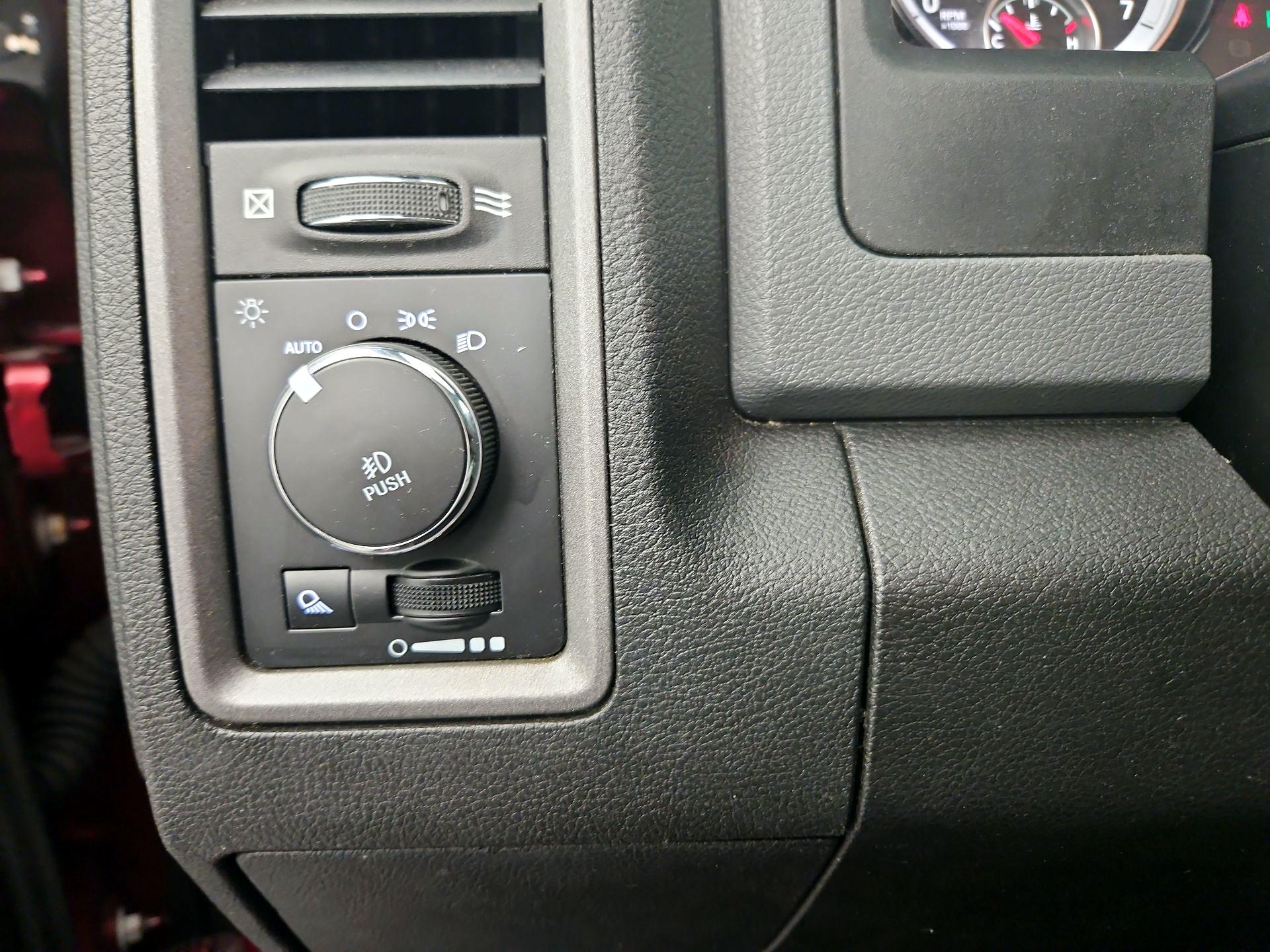 Thumbnail: 2019 RAM 1500 Classic - 13