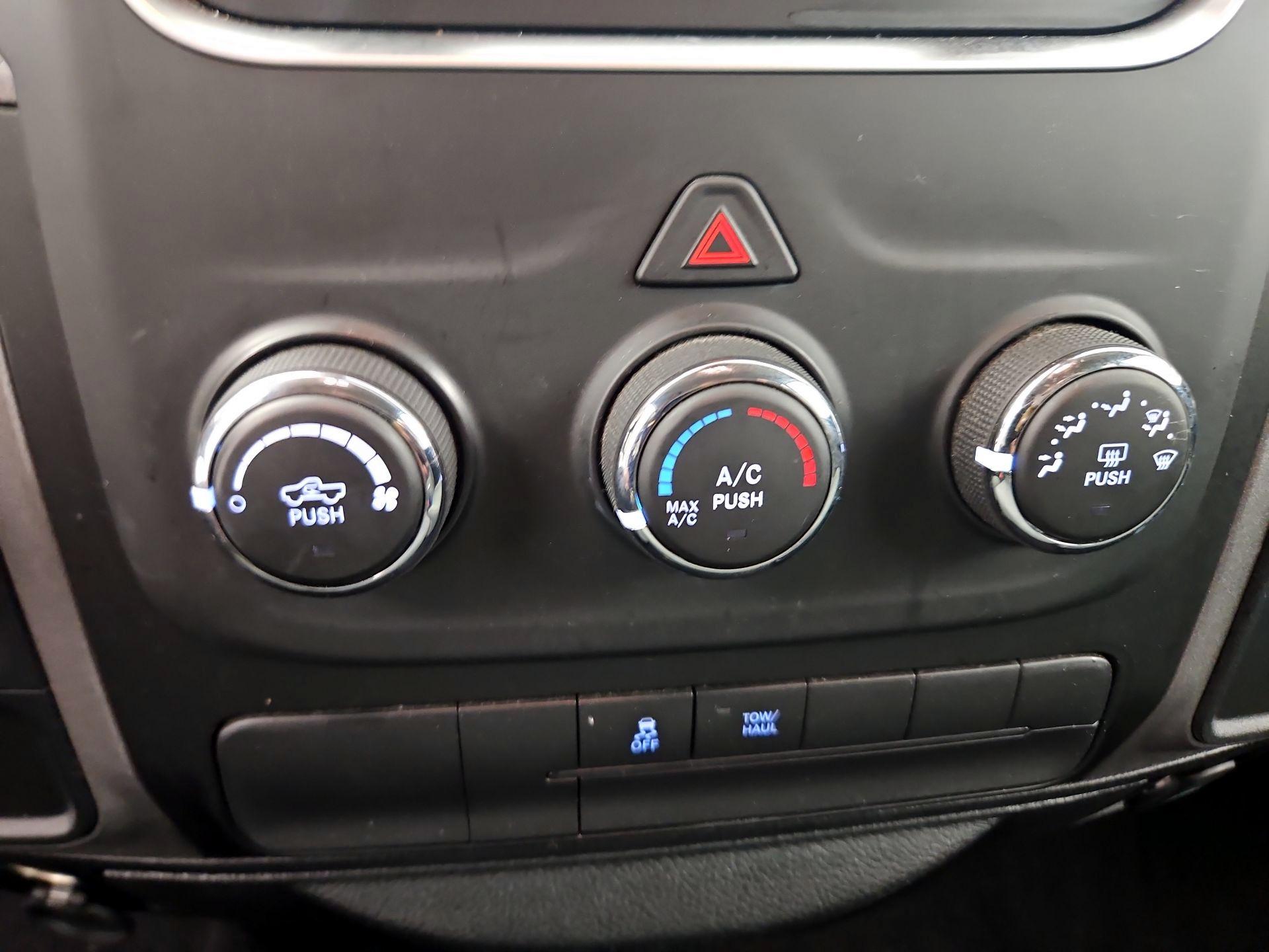 Thumbnail: 2019 RAM 1500 Classic - 16