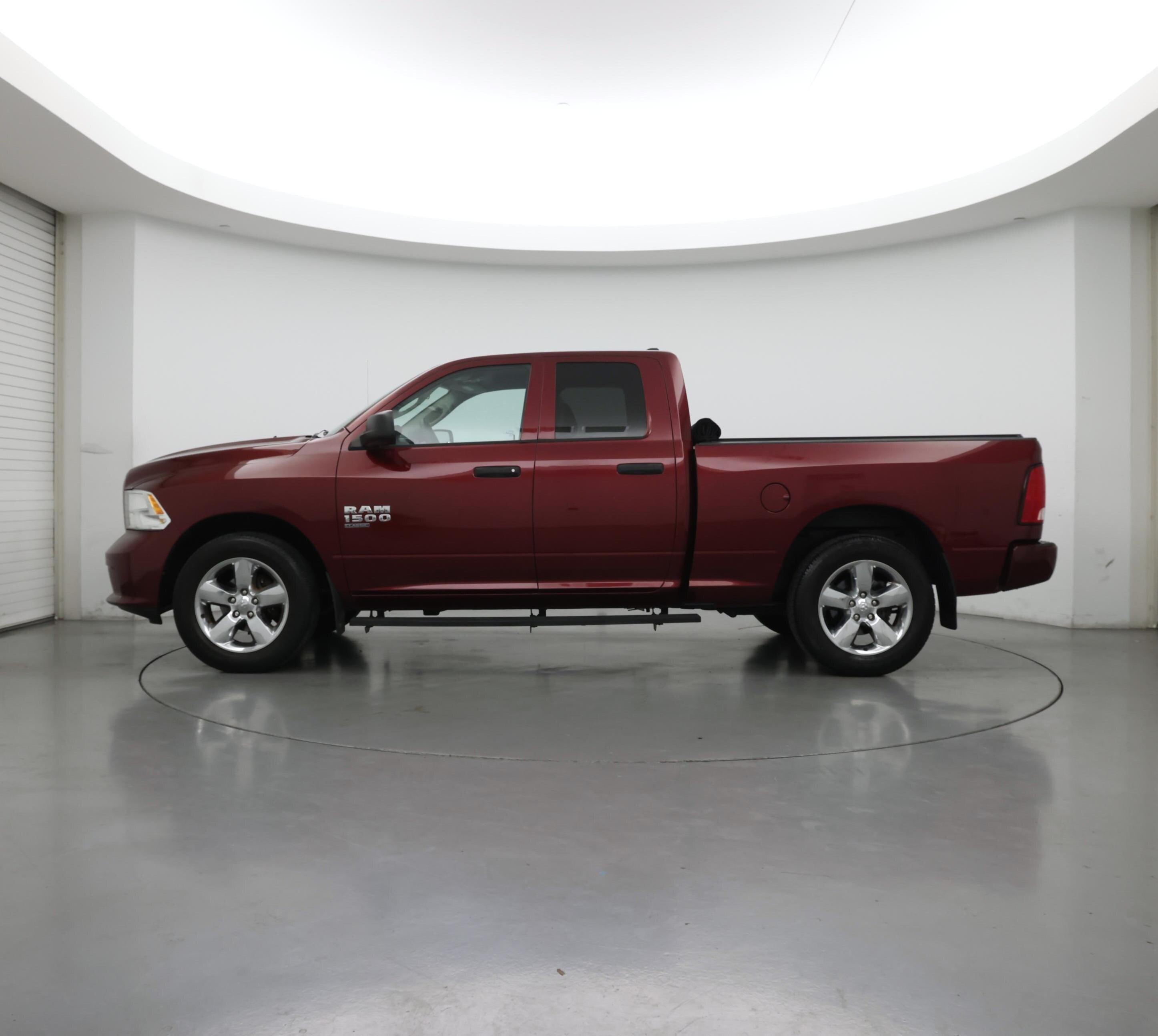Thumbnail: 2019 RAM 1500 Classic - 3