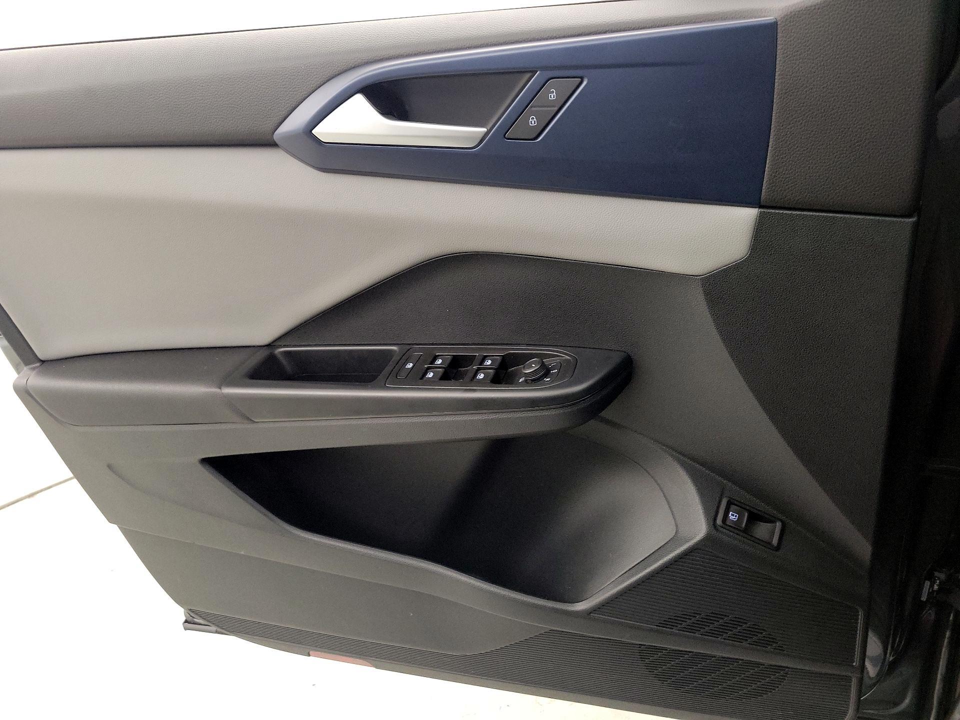 Thumbnail: 2023 Volkswagen Taos - 12
