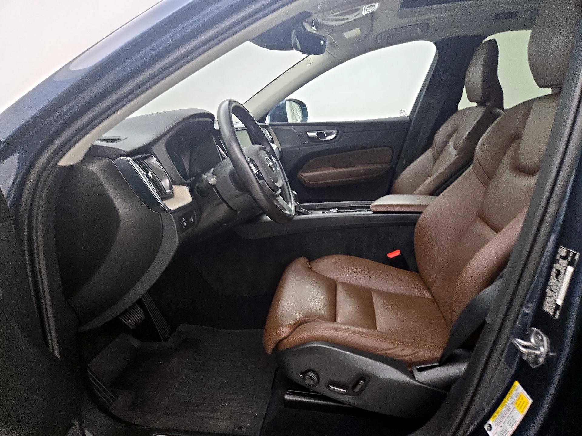 Thumbnail: 2020 Volvo XC60 - 11