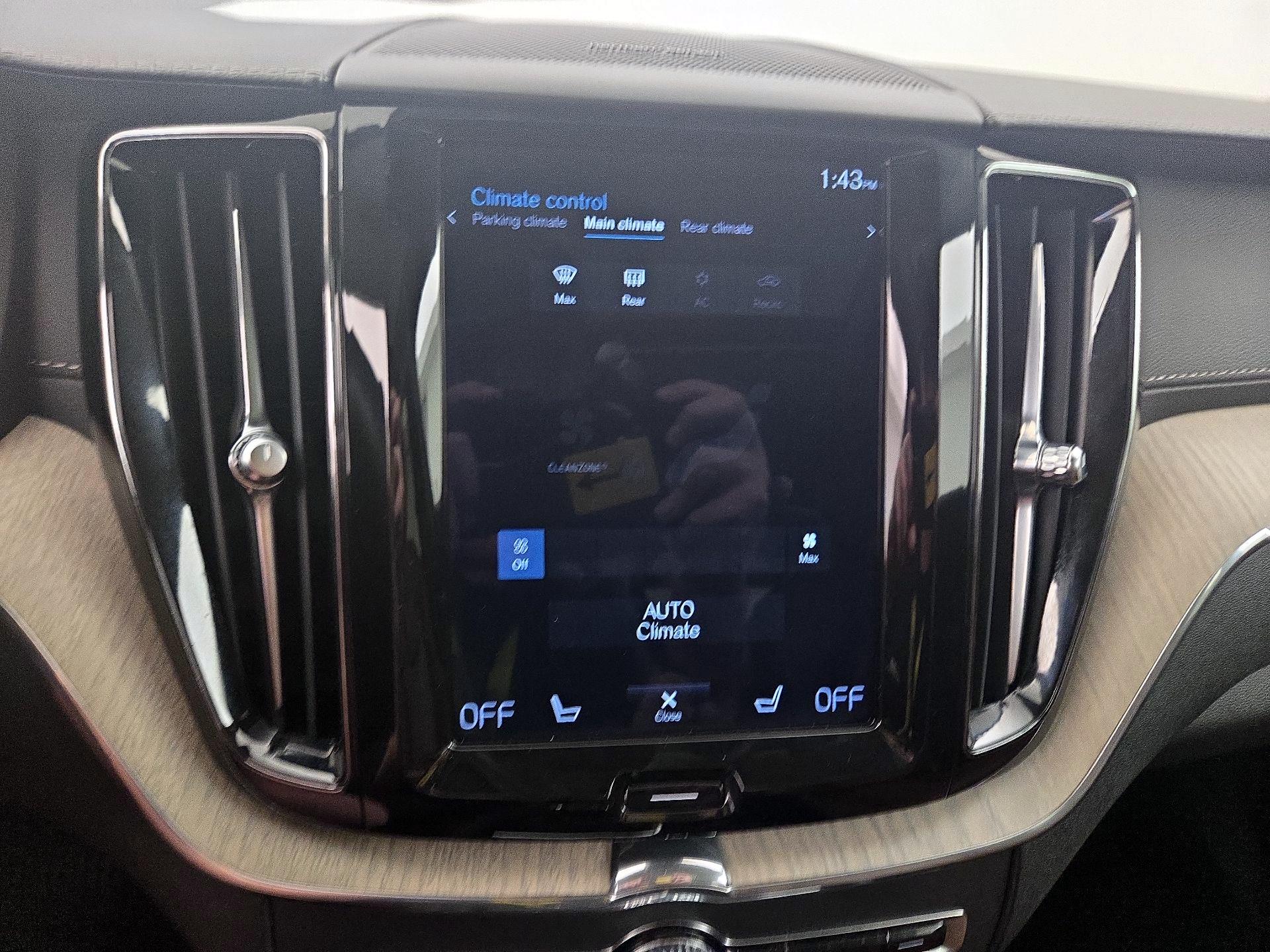 Thumbnail: 2020 Volvo XC60 - 17