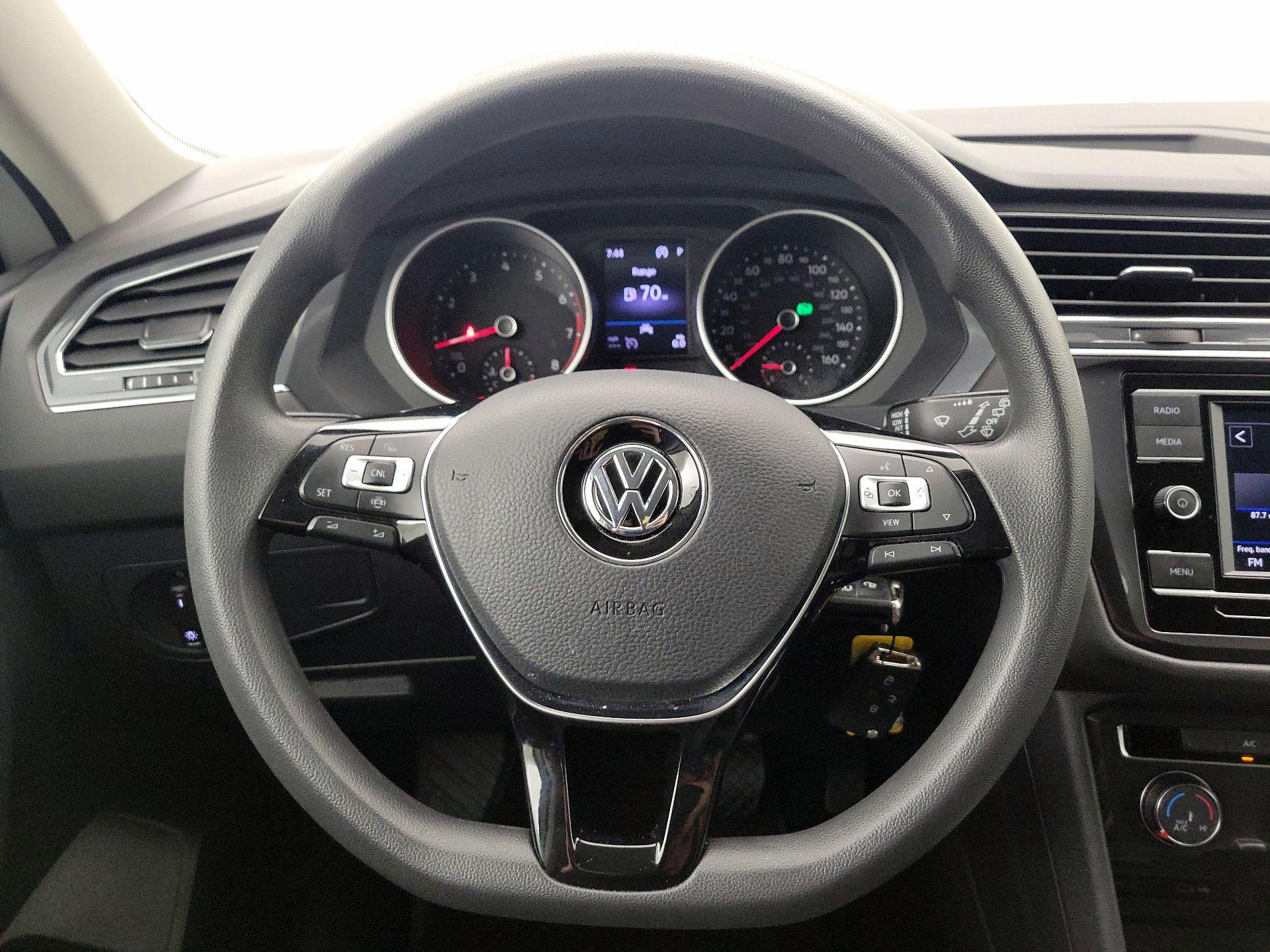 Thumbnail: 2021 Volkswagen Tiguan - 10