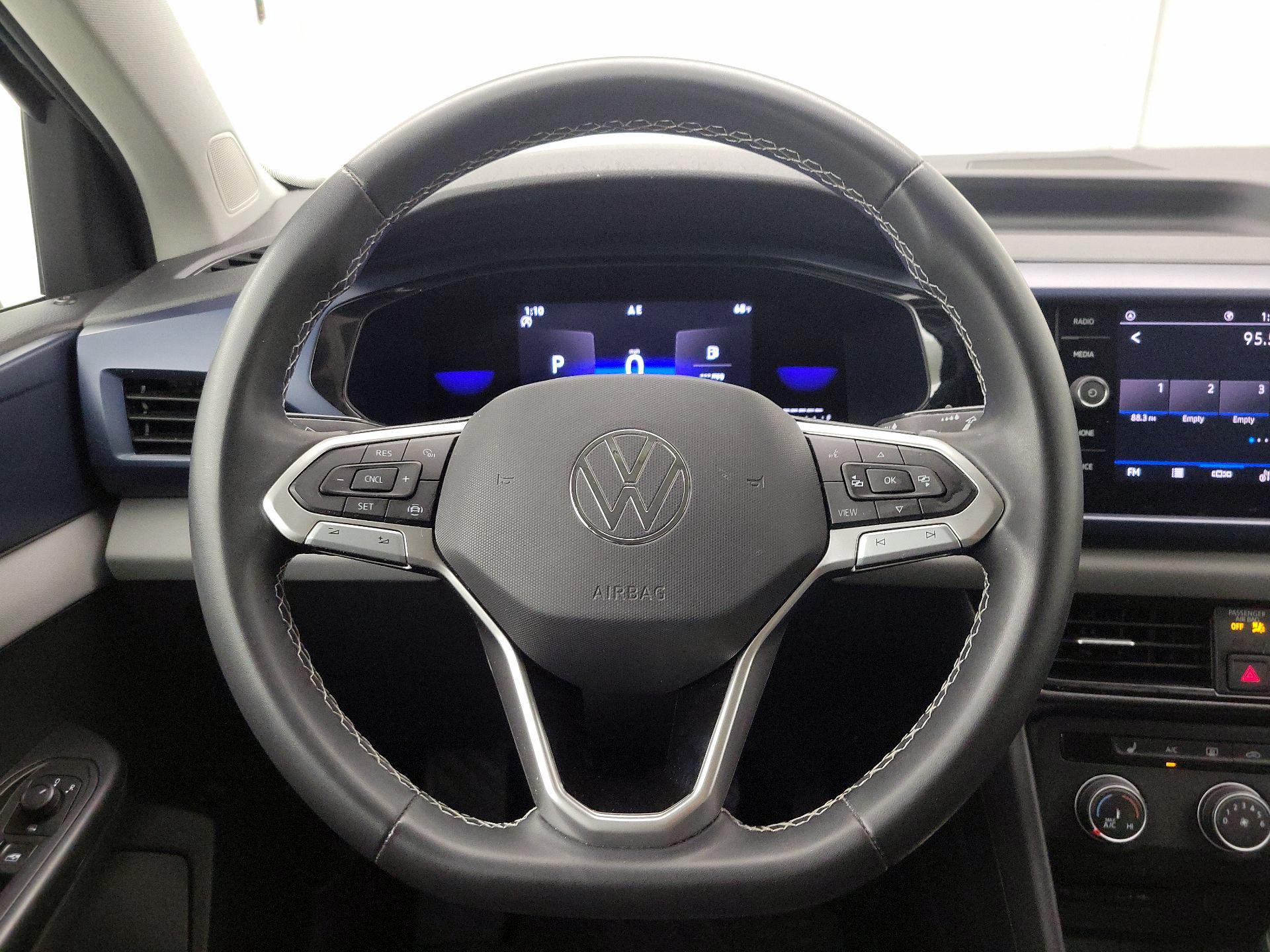 Thumbnail: 2022 Volkswagen Taos - 10