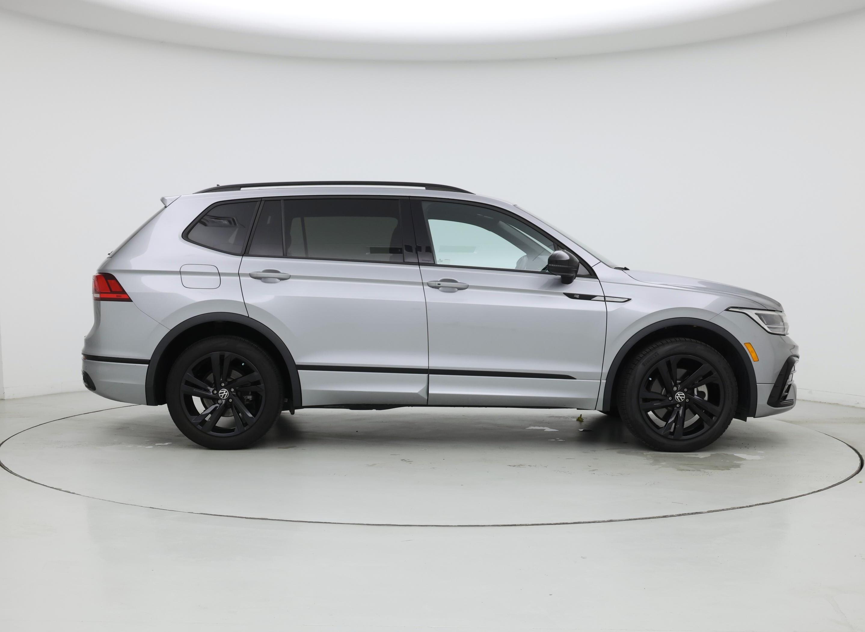 Thumbnail: 2023 Volkswagen Tiguan - 7