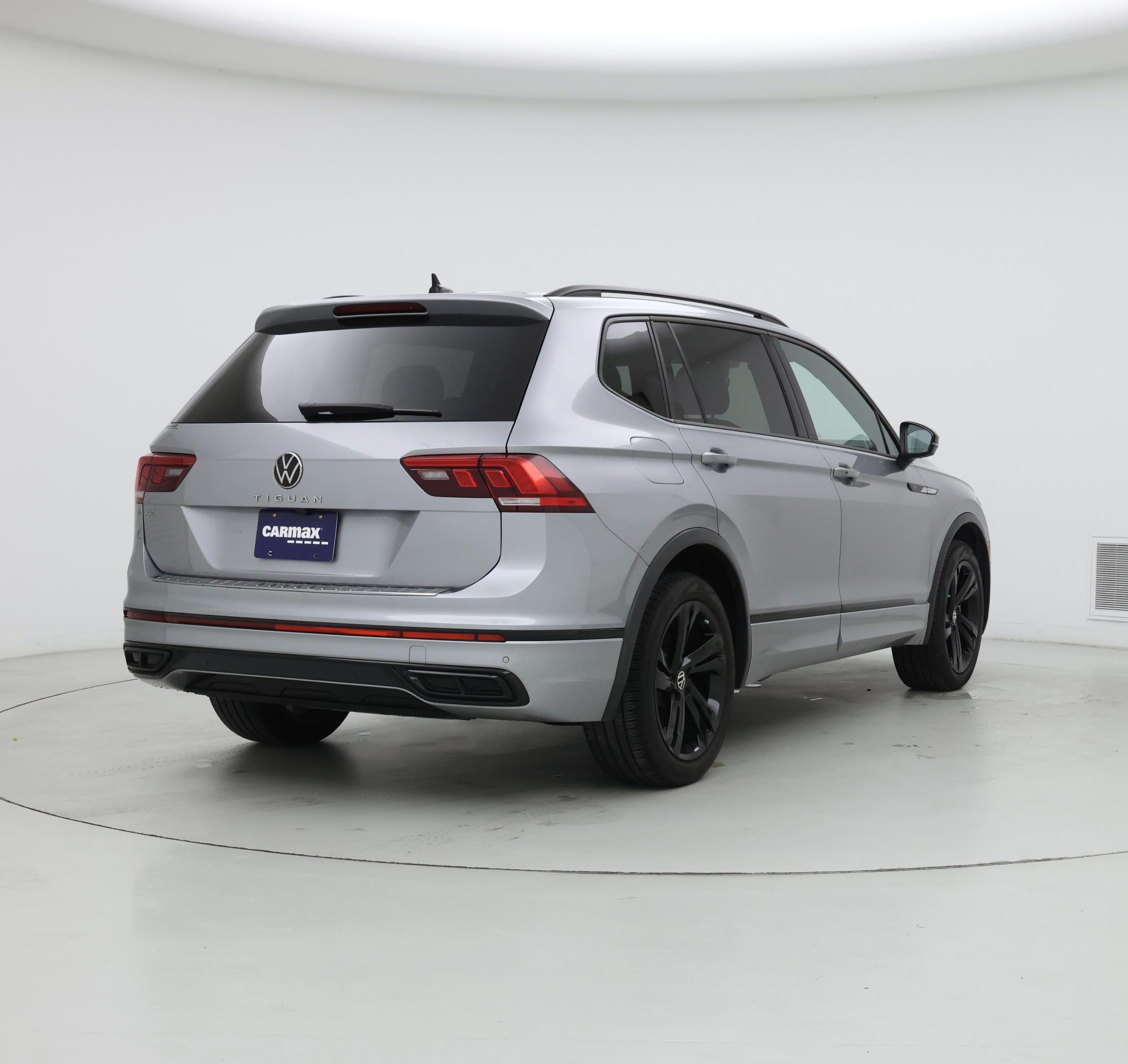 Thumbnail: 2023 Volkswagen Tiguan - 8