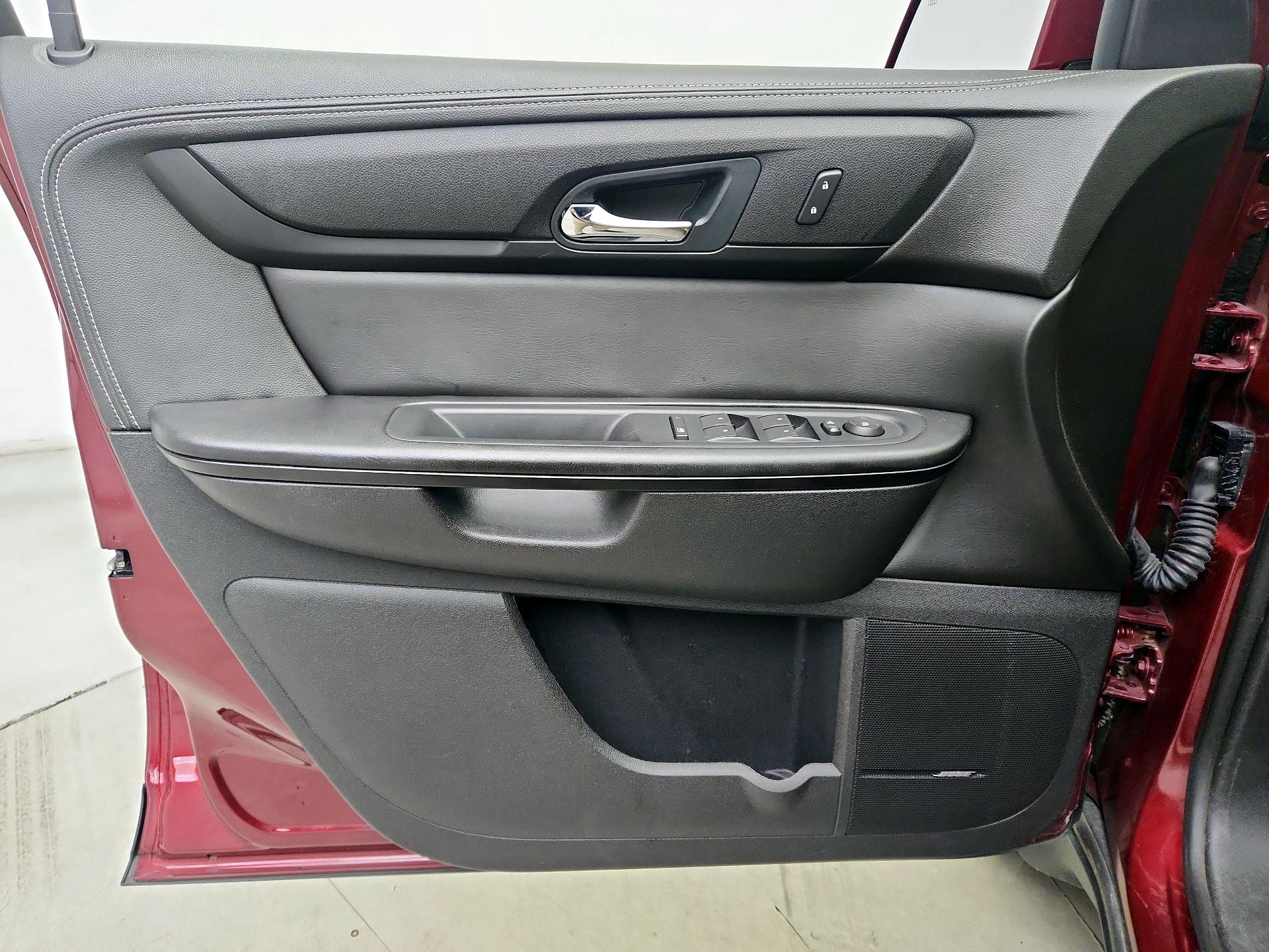 Thumbnail: 2016 Chevrolet Traverse - 12