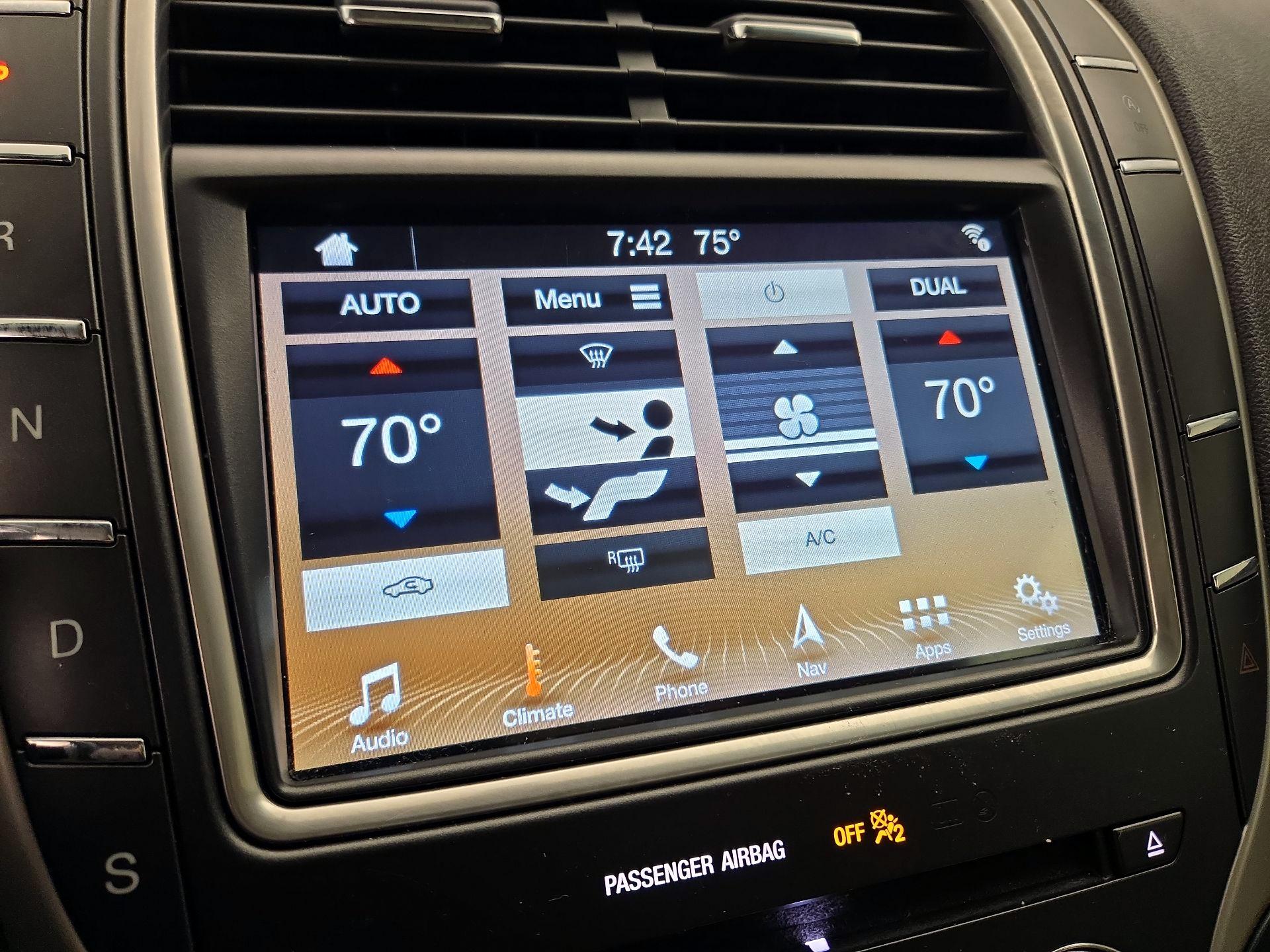 Thumbnail: 2019 Lincoln Nautilus - 17
