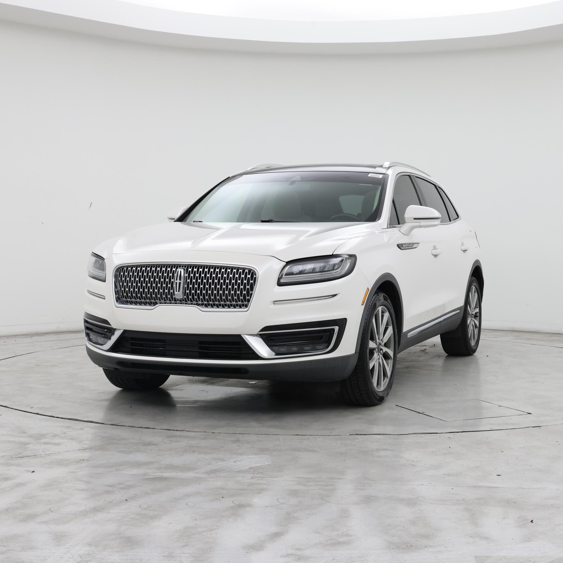 Thumbnail: 2019 Lincoln Nautilus - 4