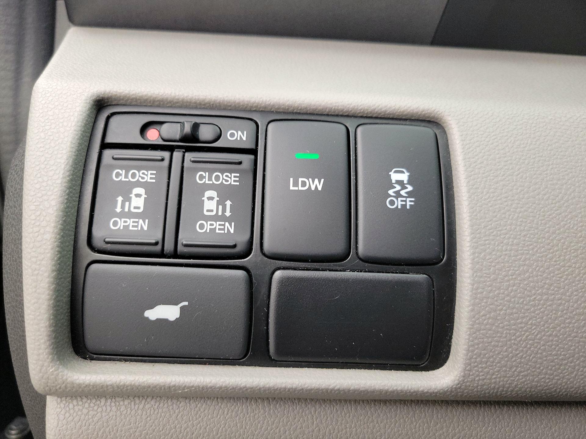 Thumbnail: 2014 Honda Odyssey - 13