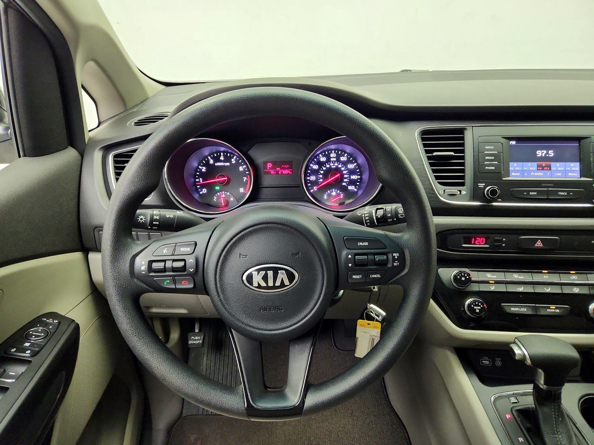 Thumbnail: 2017 Kia Sedona - 10