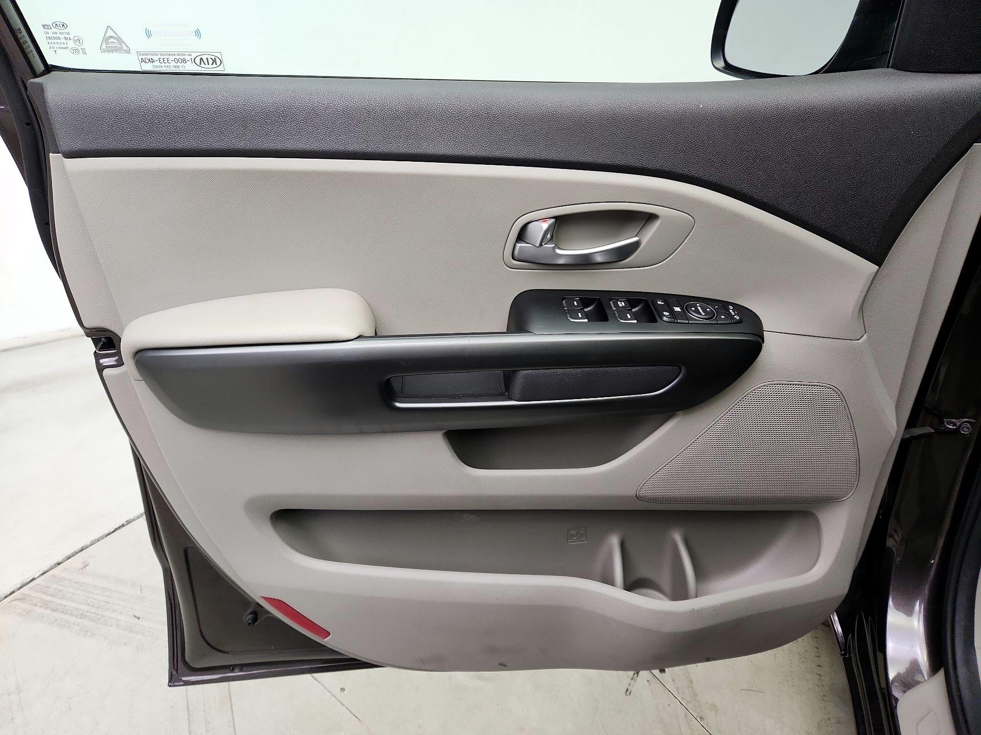 Thumbnail: 2017 Kia Sedona - 12