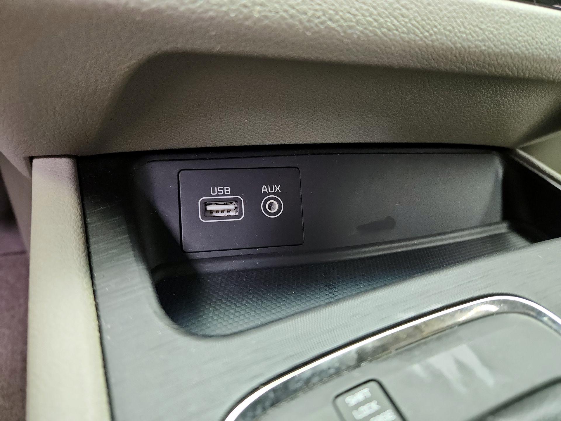 Thumbnail: 2017 Kia Sedona - 18