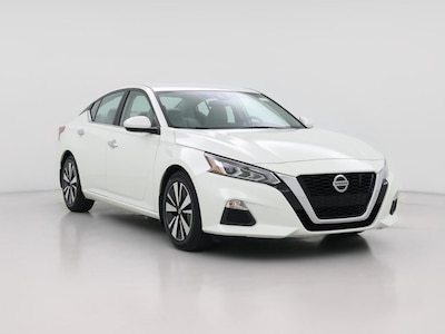 White 2022 Nissan Altima SV