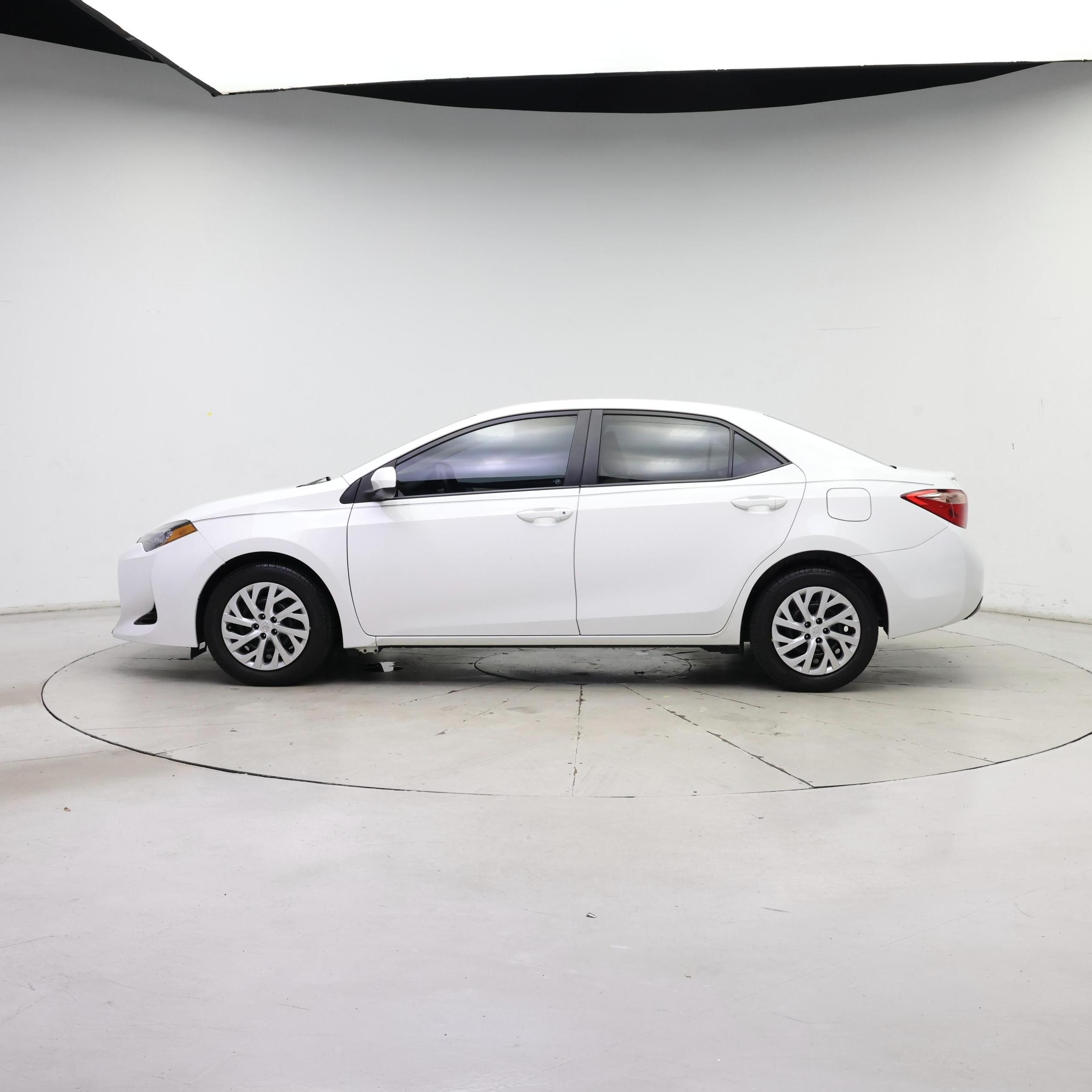 Thumbnail: 2017 Toyota Corolla - 3