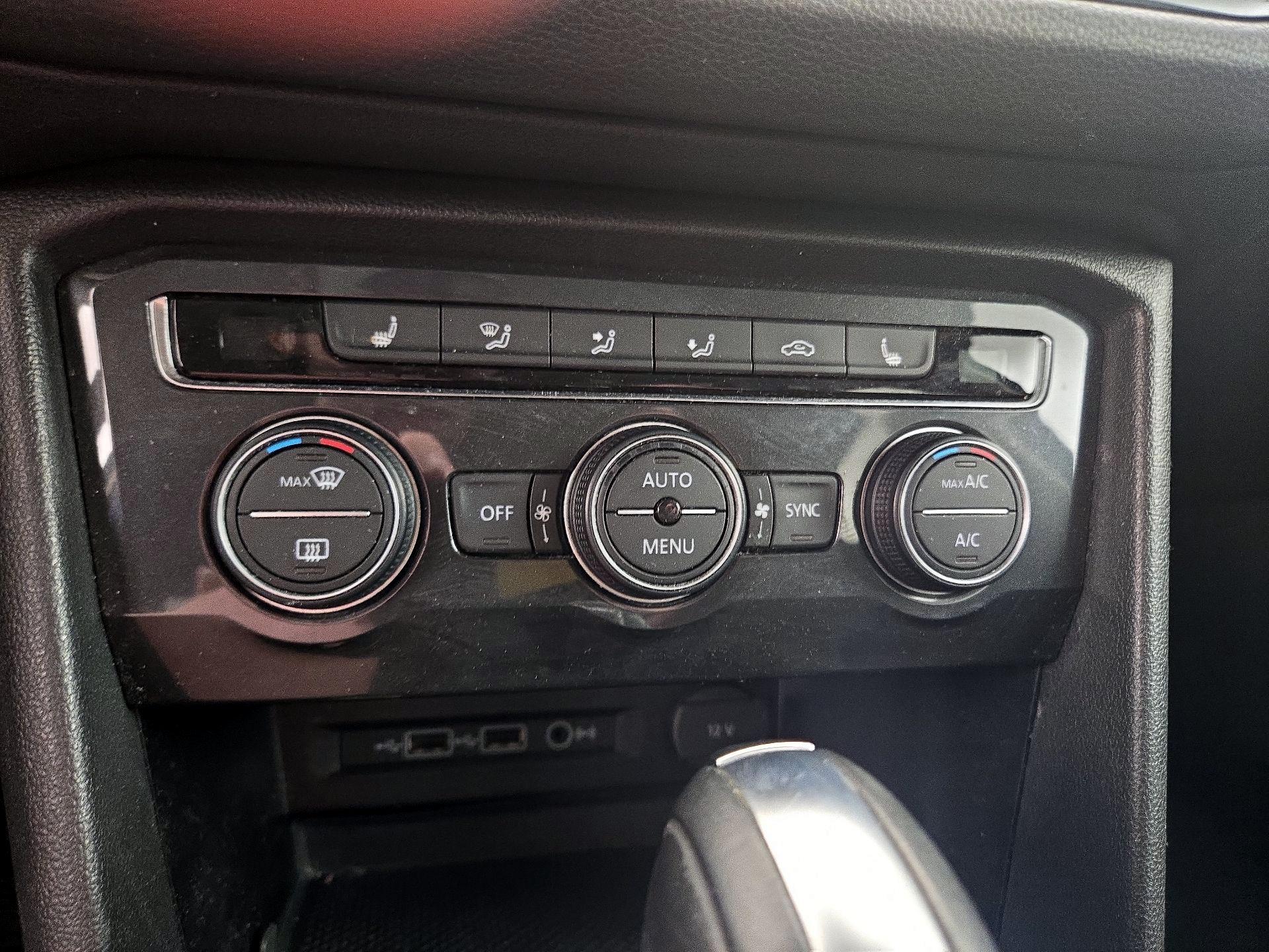 Thumbnail: 2019 Volkswagen Tiguan - 17