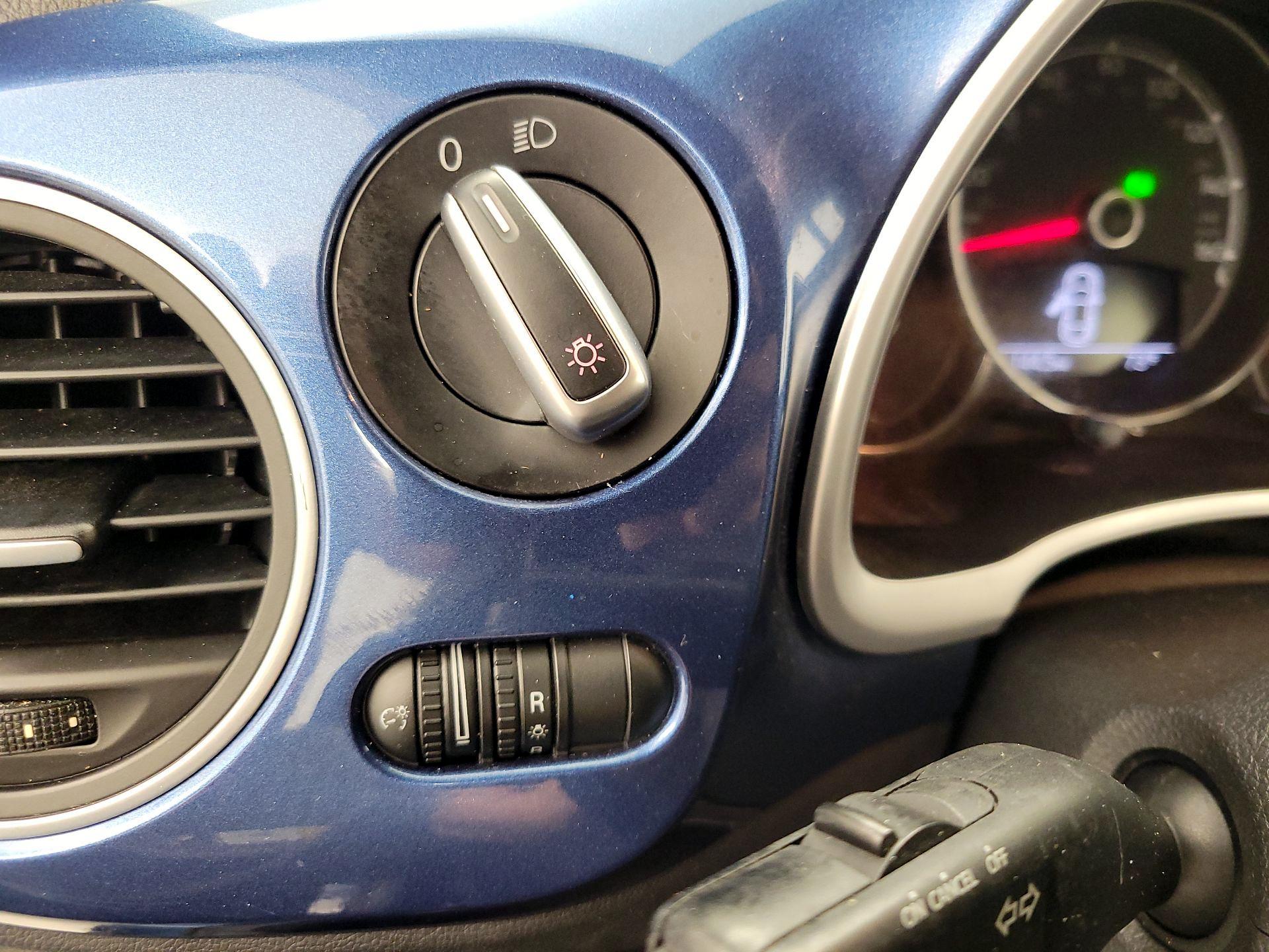 Thumbnail: 2019 Volkswagen Beetle - 13