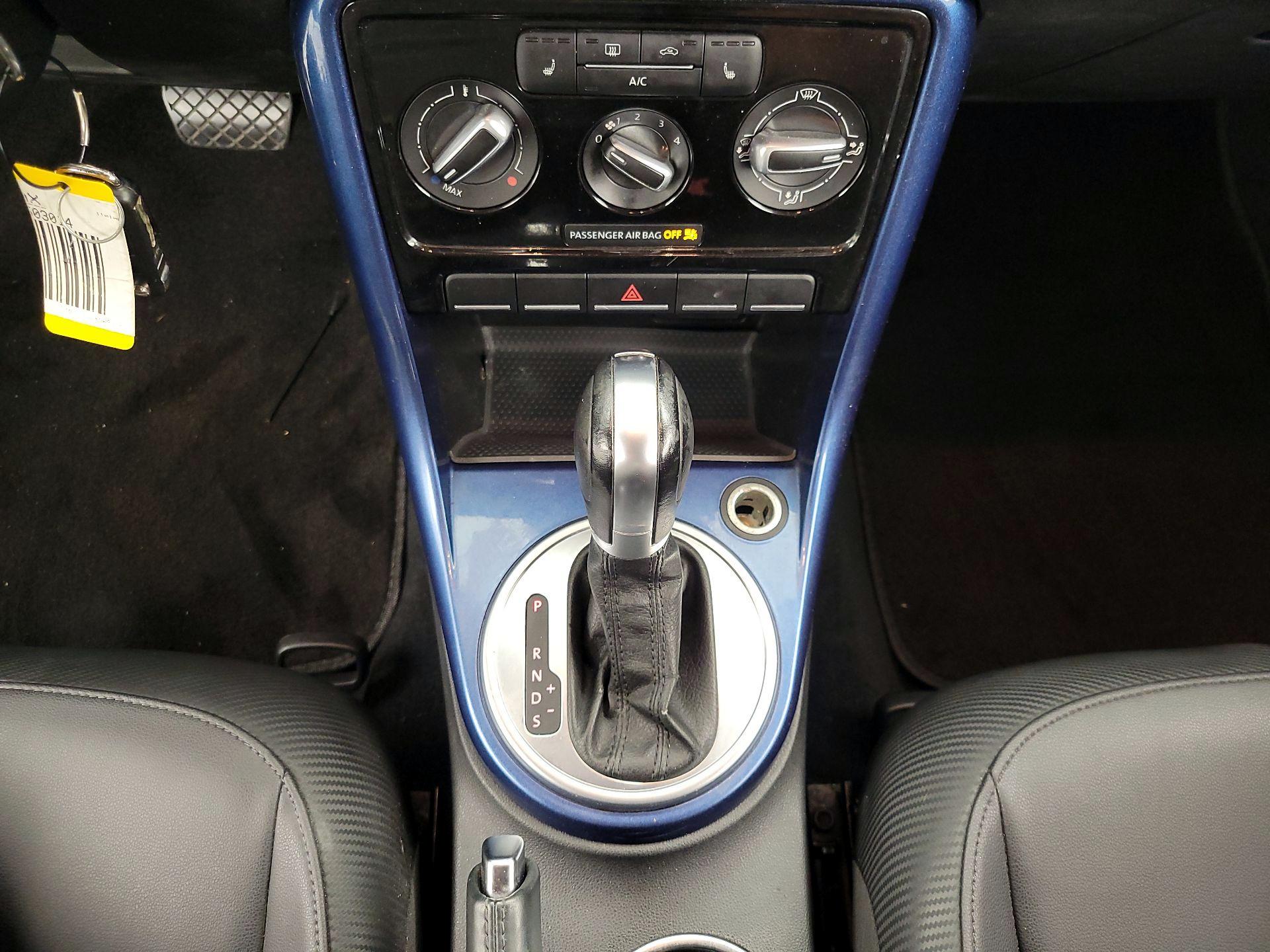 Thumbnail: 2019 Volkswagen Beetle - 17