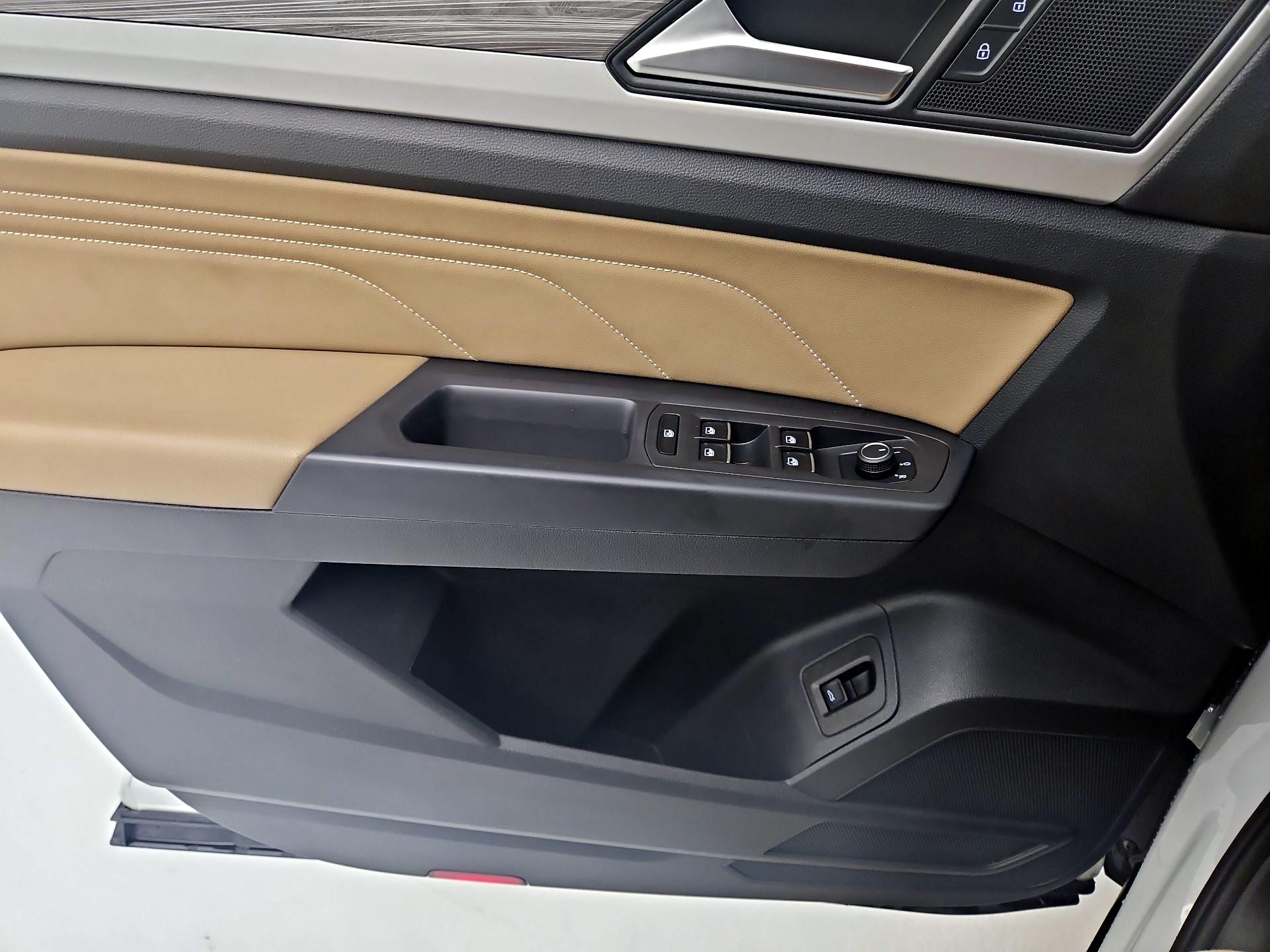 Thumbnail: 2021 Volkswagen Atlas - 12