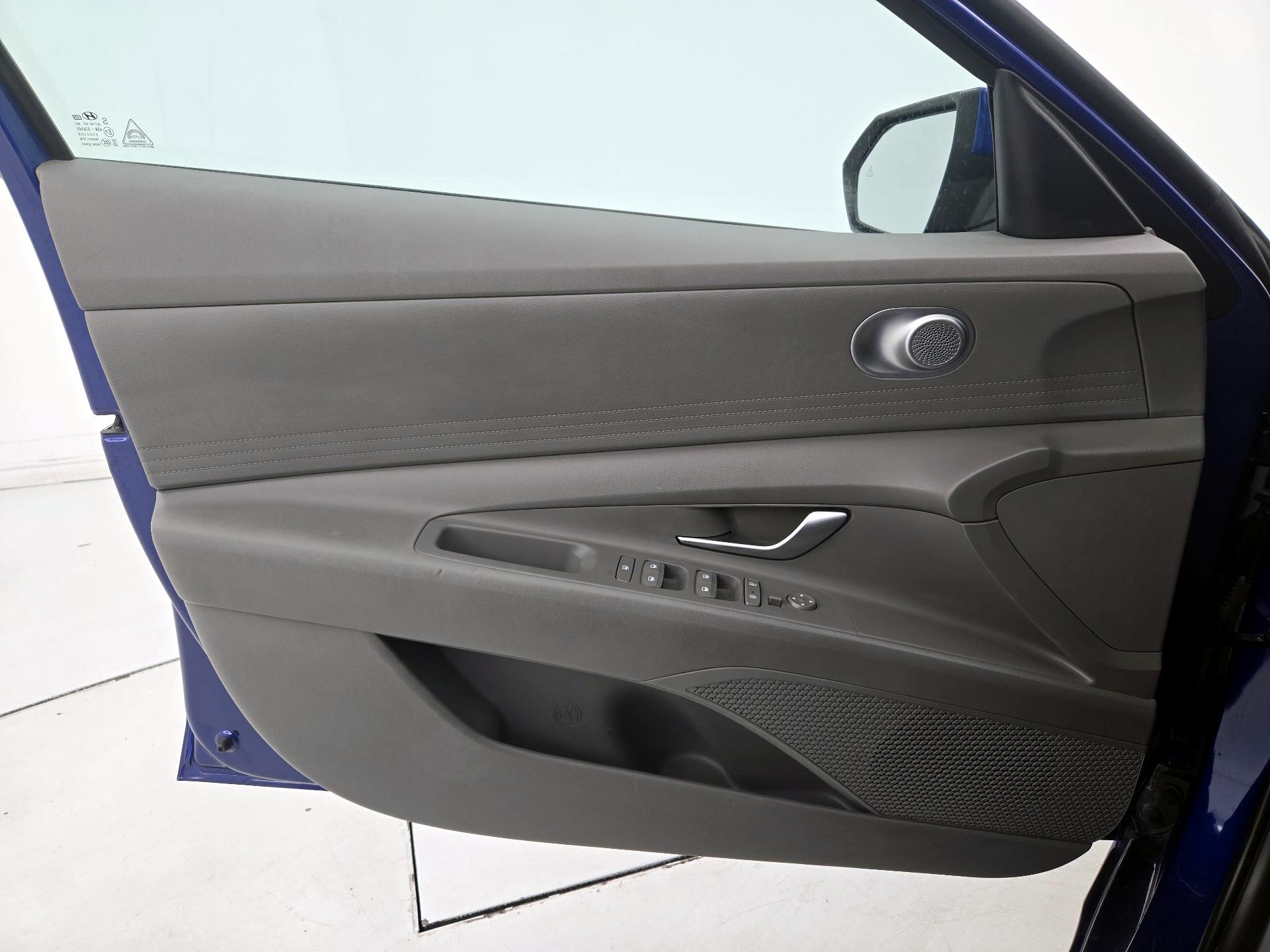 Thumbnail: 2021 Hyundai Elantra - 12