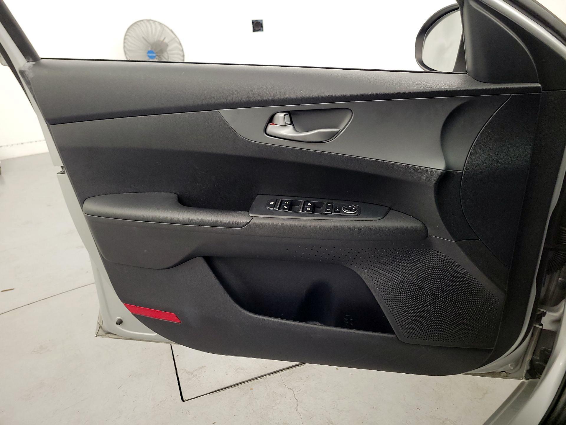 Thumbnail: 2020 Kia Forte - 12