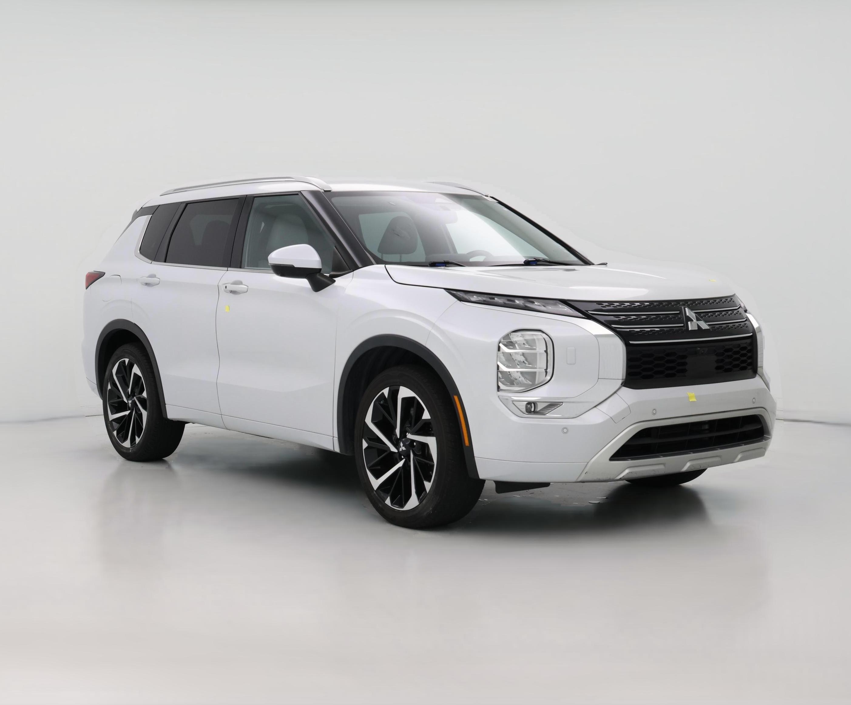 Thumbnail: 2022 Mitsubishi Outlander - 1