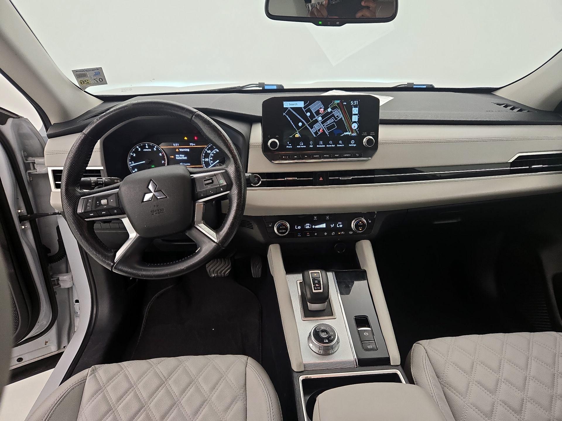 Thumbnail: 2022 Mitsubishi Outlander - 9