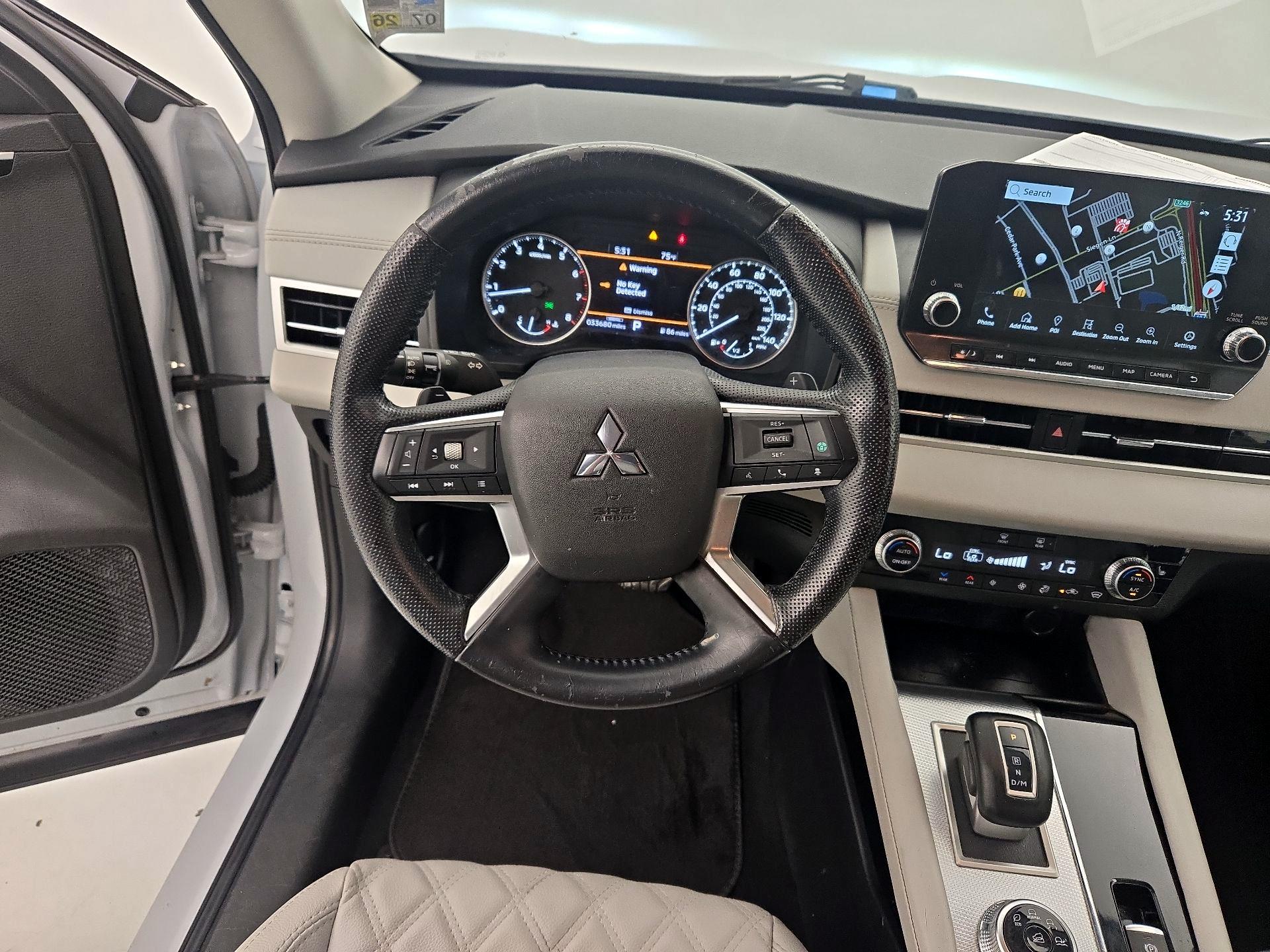 Thumbnail: 2022 Mitsubishi Outlander - 10