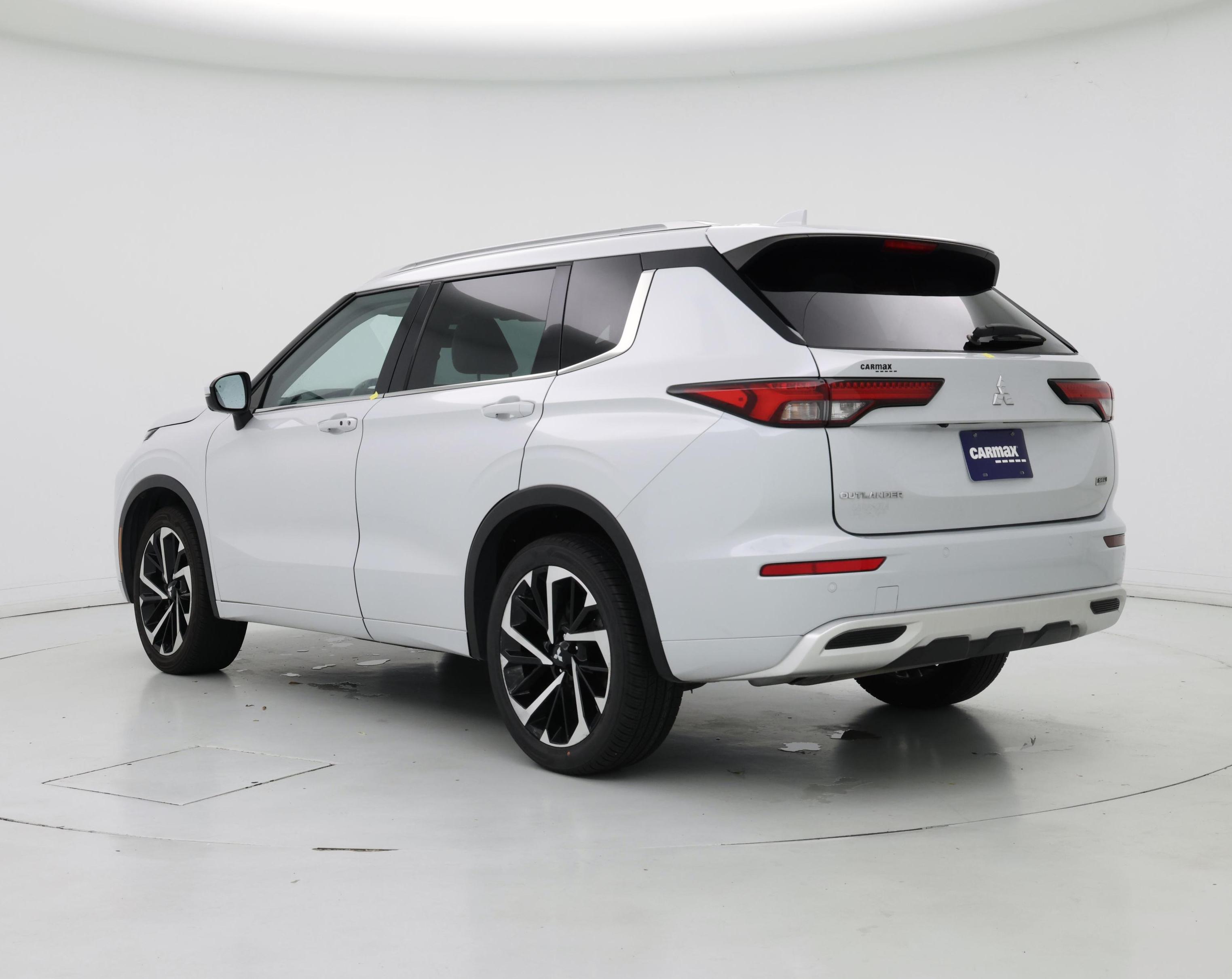 Thumbnail: 2022 Mitsubishi Outlander - 2