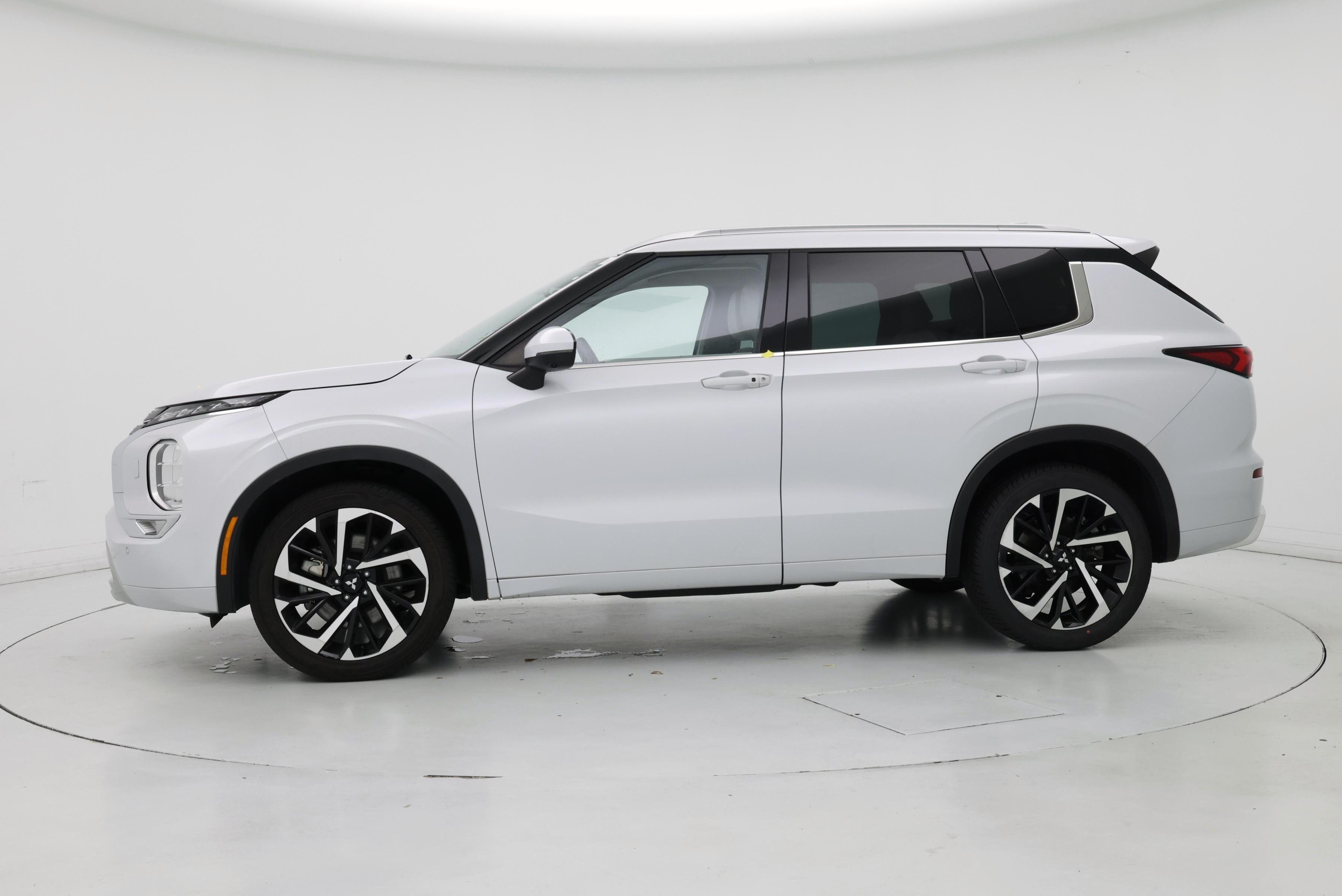 Thumbnail: 2022 Mitsubishi Outlander - 3