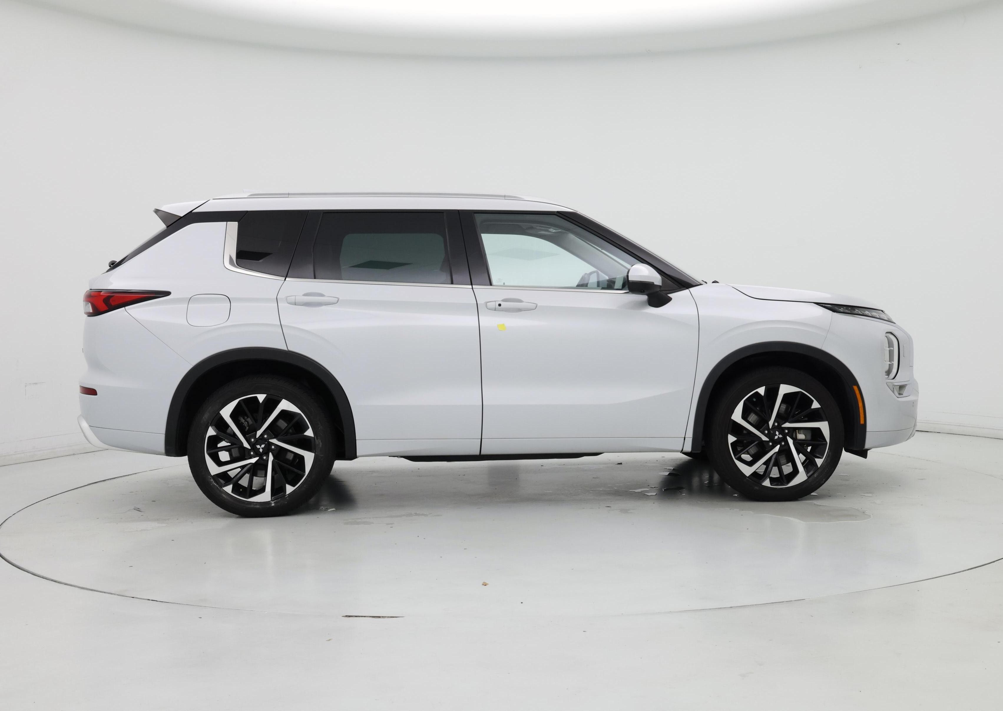 Thumbnail: 2022 Mitsubishi Outlander - 7