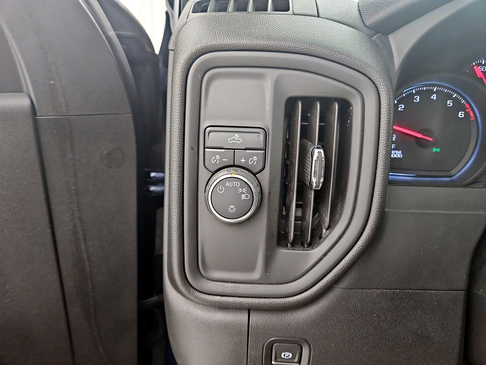 Thumbnail: 2020 Chevrolet Silverado 1500 - 13