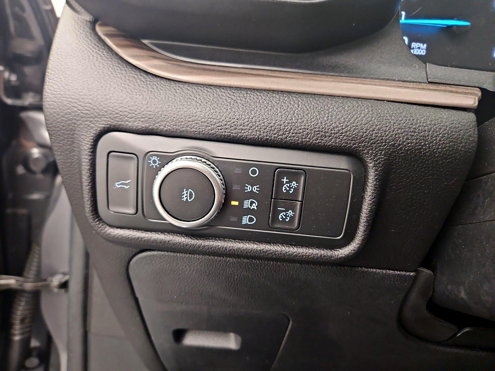 Thumbnail: 2021 Ford Explorer - 13