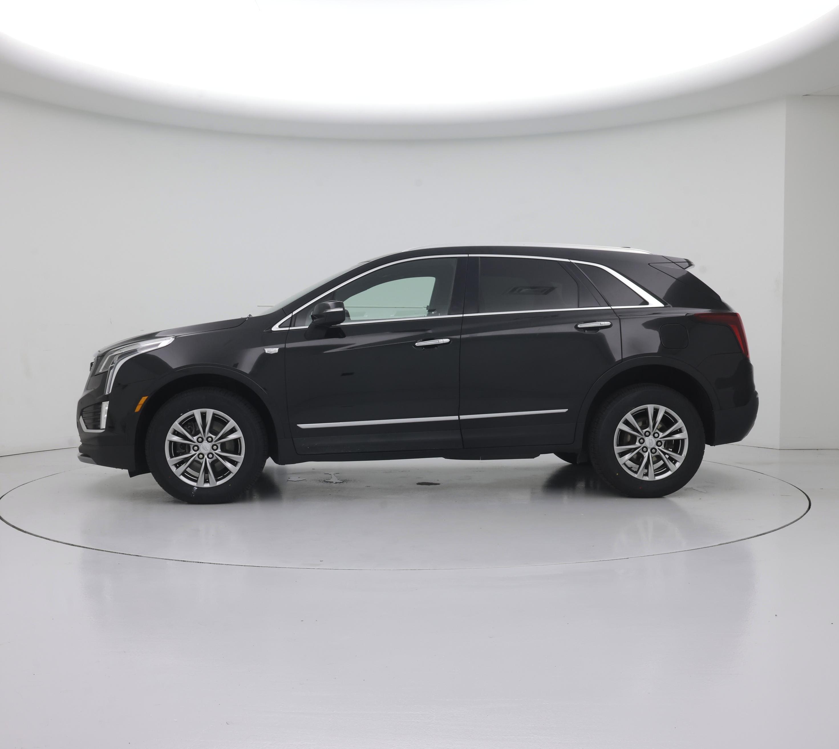 Thumbnail: 2021 Cadillac XT5 - 3