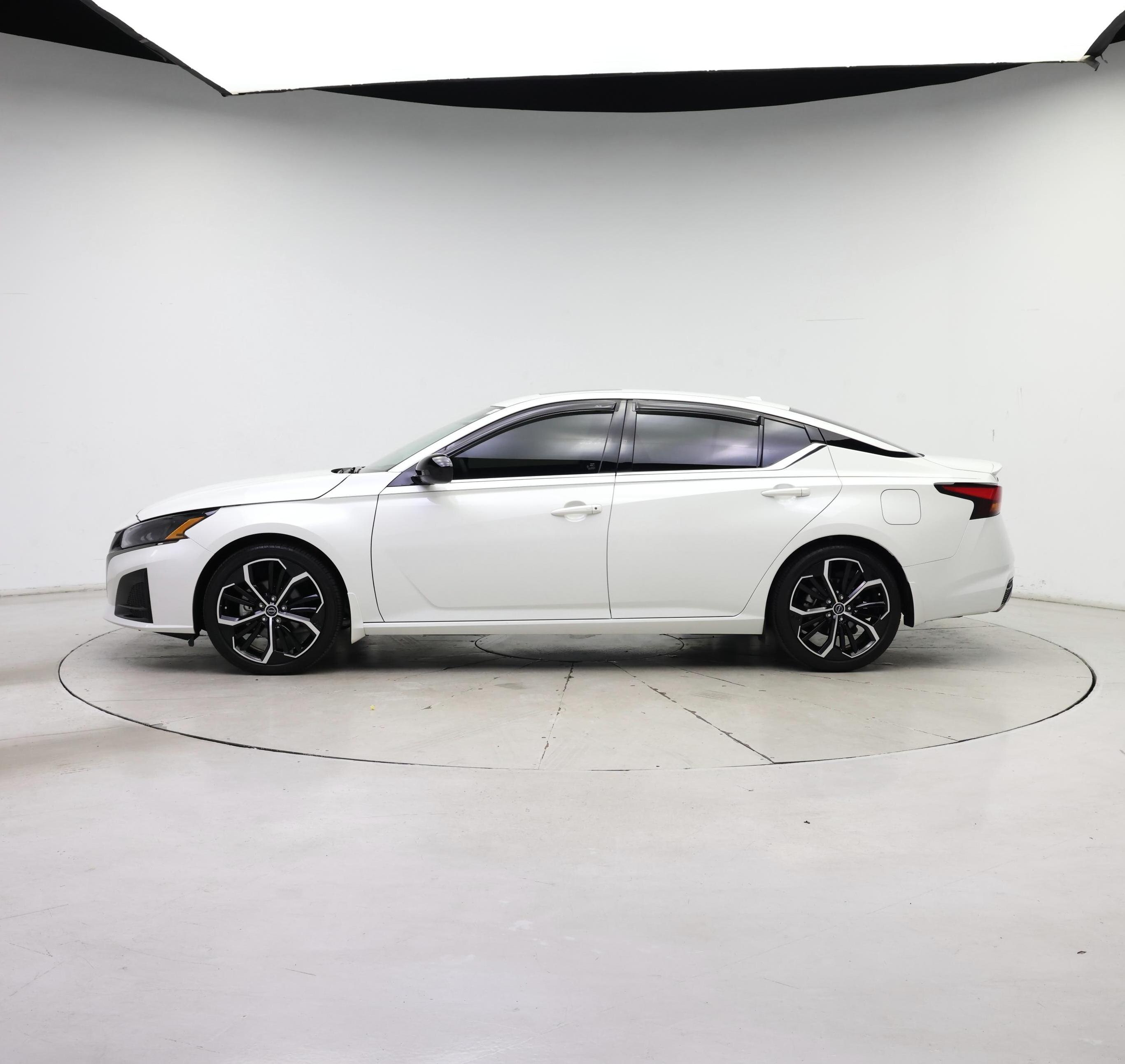 Thumbnail: 2023 Nissan Altima - 3