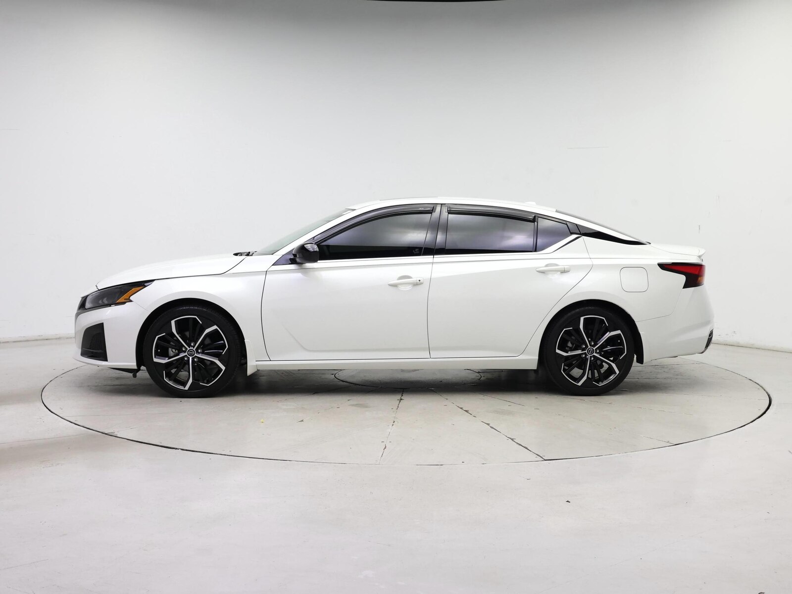 Image 4 of 2023 Nissan Altima SR