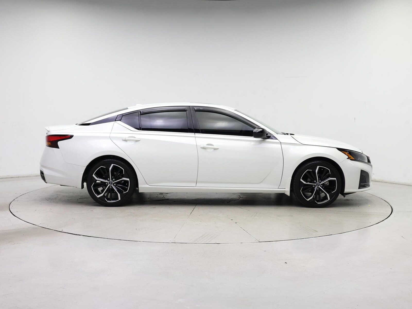 Image 8 of 2023 Nissan Altima SR