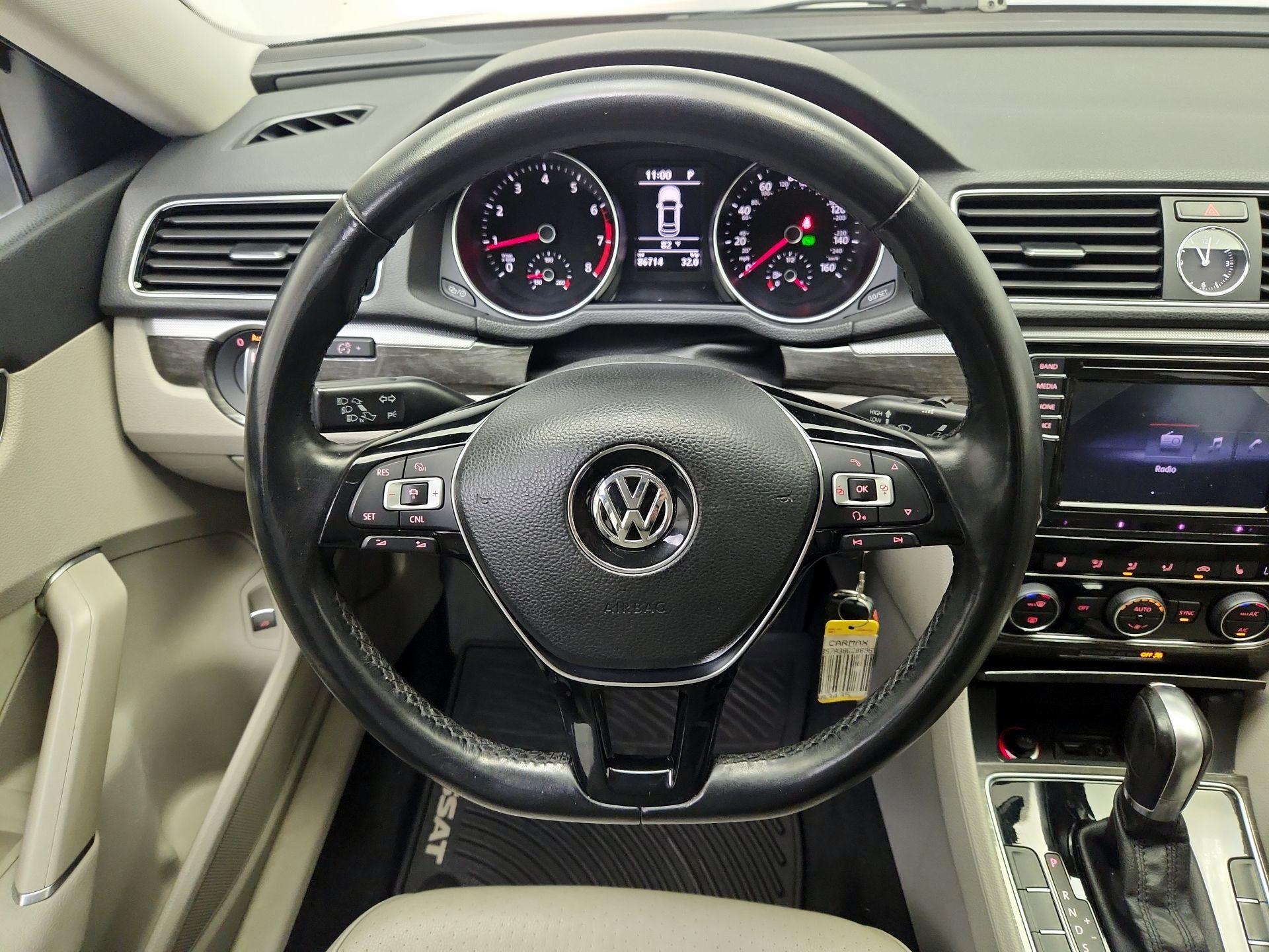 Thumbnail: 2016 Volkswagen Passat - 10